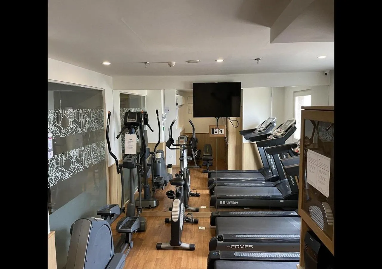 Fitness centre/facilities in Holiday Inn Express Kolkata New Town by IHG