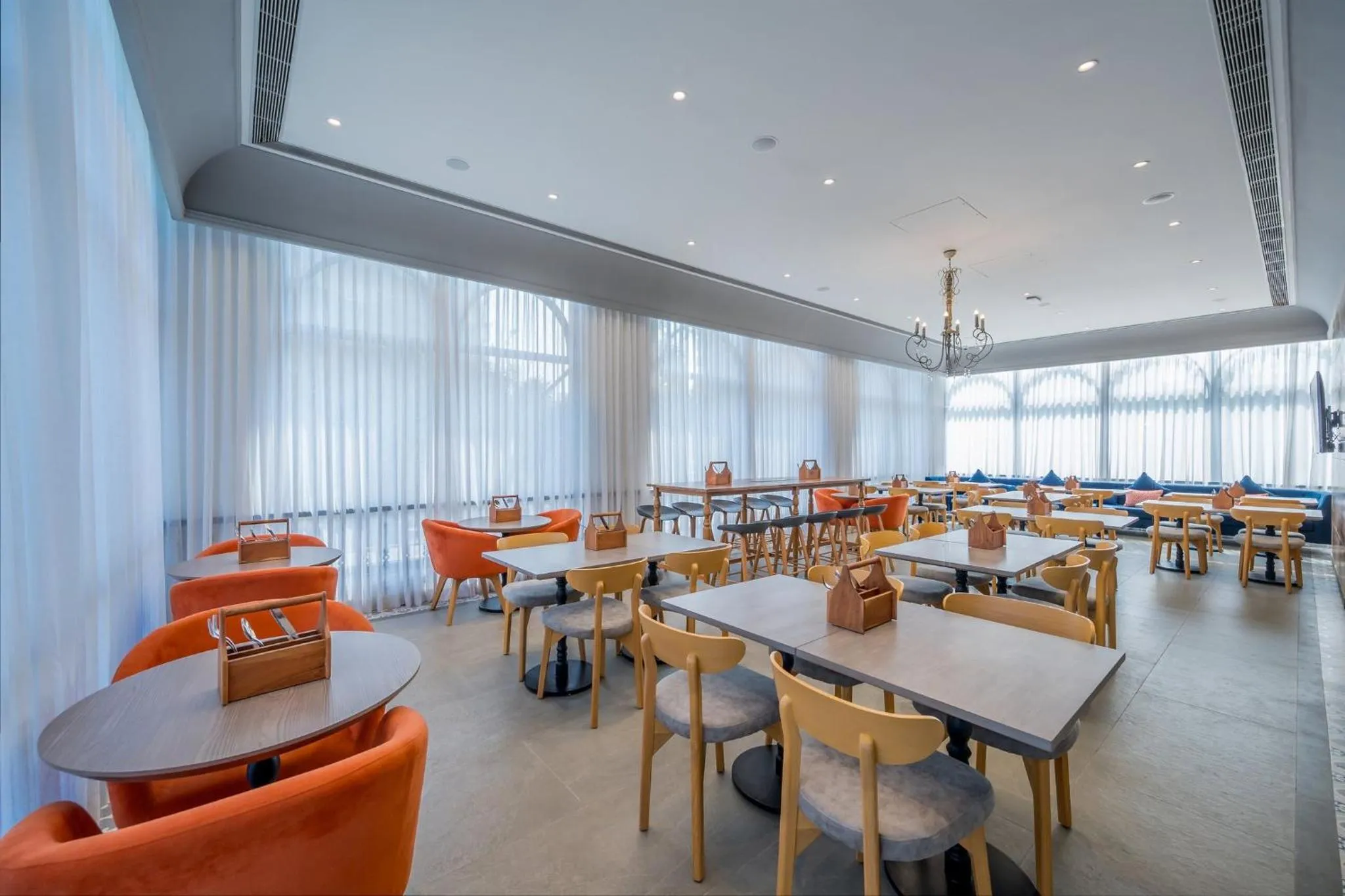 Restaurant/places to eat in Holiday Inn Express Kolkata New Town by IHG
