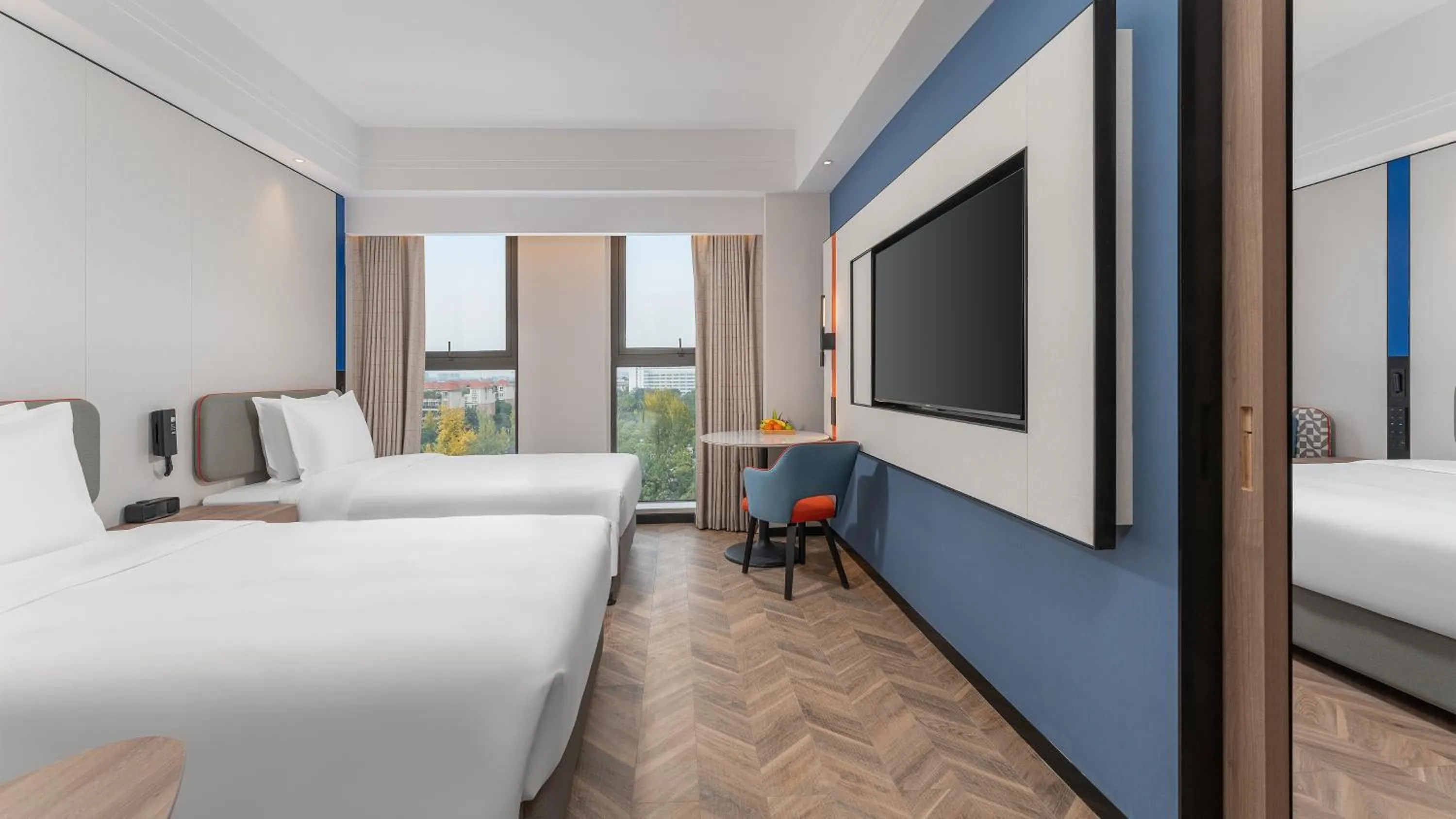 Bed in Holiday Inn Express Chengdu Shuangliu Airport by IHG - Free shuttle bus from Shuangliu International Airport to hotel about 8 Minutes by car, Welcome drink