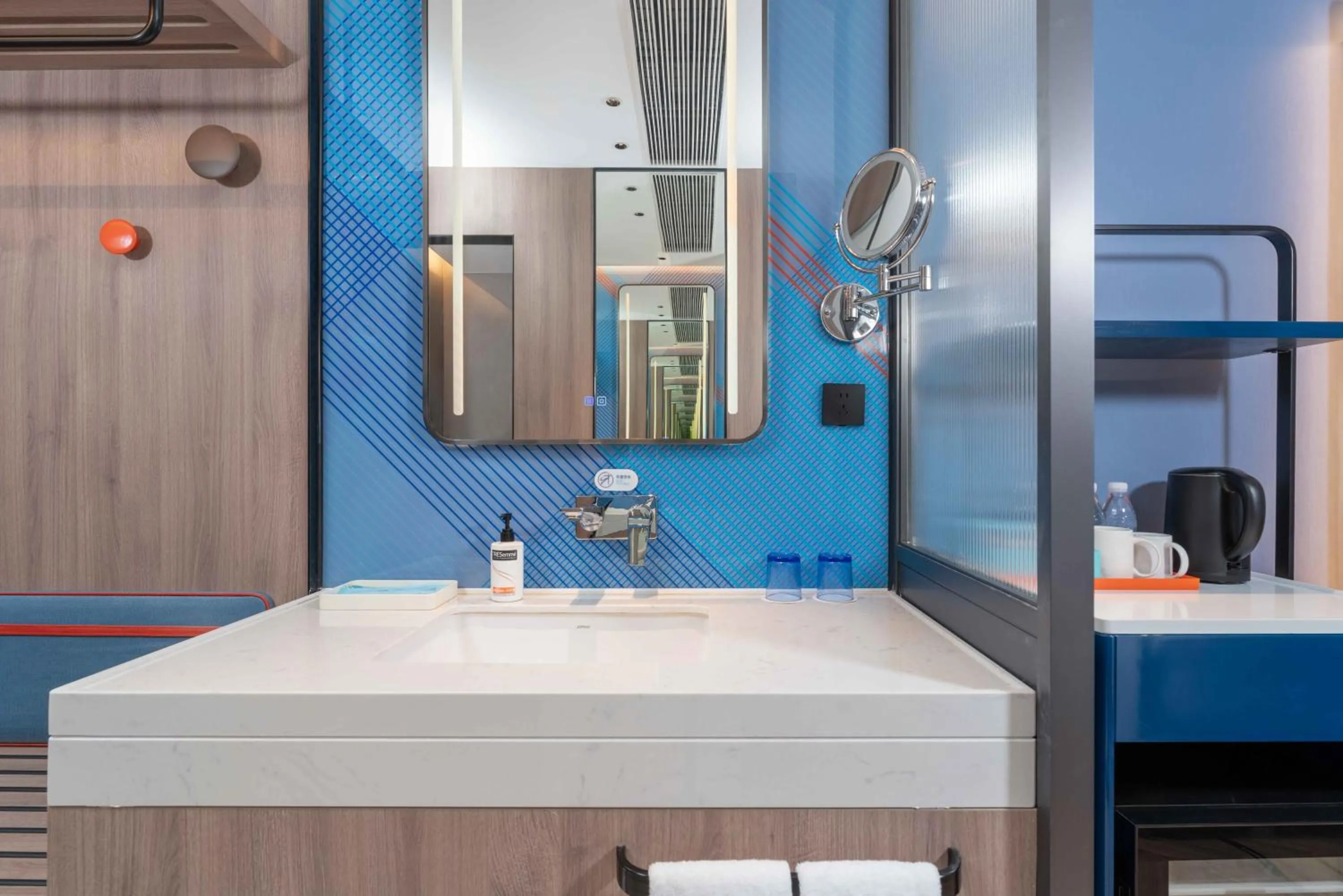 Bathroom in Holiday Inn Express Chengdu Shuangliu Airport by IHG - Free shuttle bus from Shuangliu International Airport to hotel about 8 Minutes by car, Welcome drink