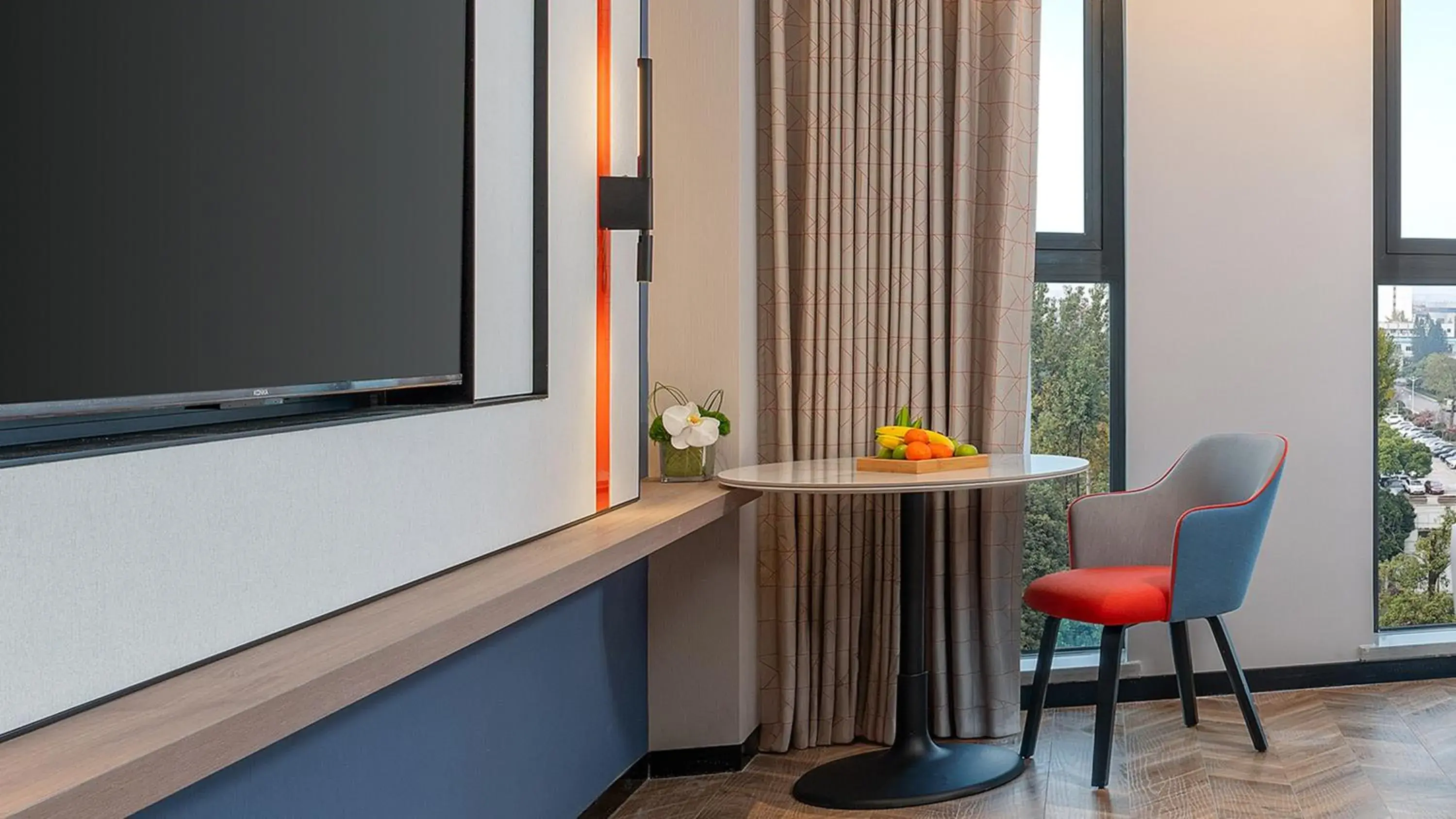 Standard King Room in Holiday Inn Express Chengdu Shuangliu Airport by IHG - Free shuttle bus from Shuangliu International Airport to hotel about 8 Minutes by car, Welcome drink Standard King Room in Holiday Inn Express Chengdu Shuangliu Airport by IHG - Free shuttle bus from Shuangliu International Airport to hotel about 8 Minutes by car, Welcome drink