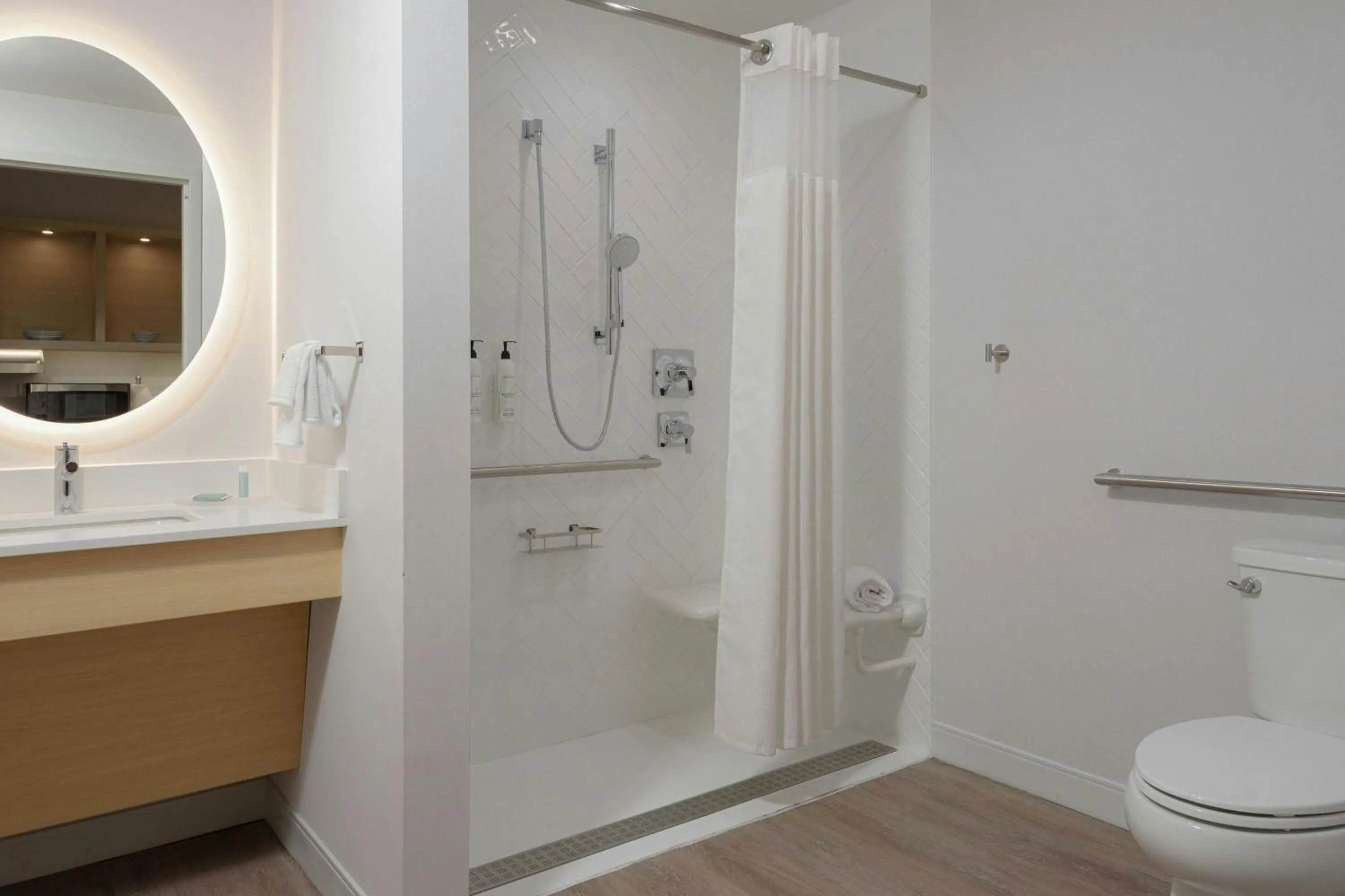 Bathroom in TownePlace Suites by Marriott Cincinnati Oakley
