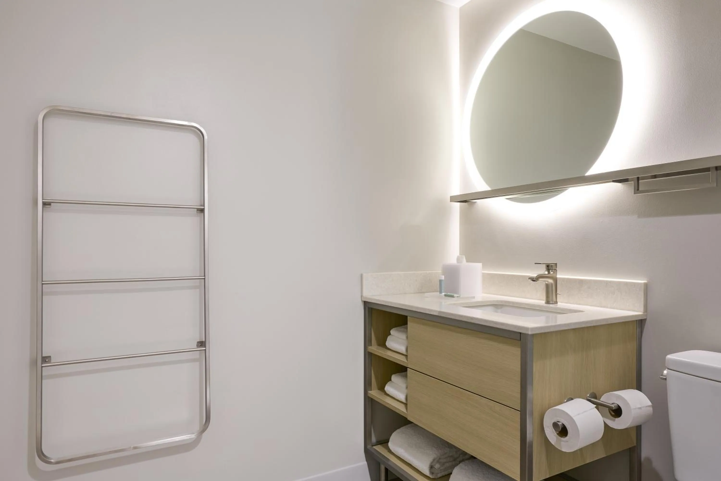 Bathroom in TownePlace Suites by Marriott Cincinnati Oakley