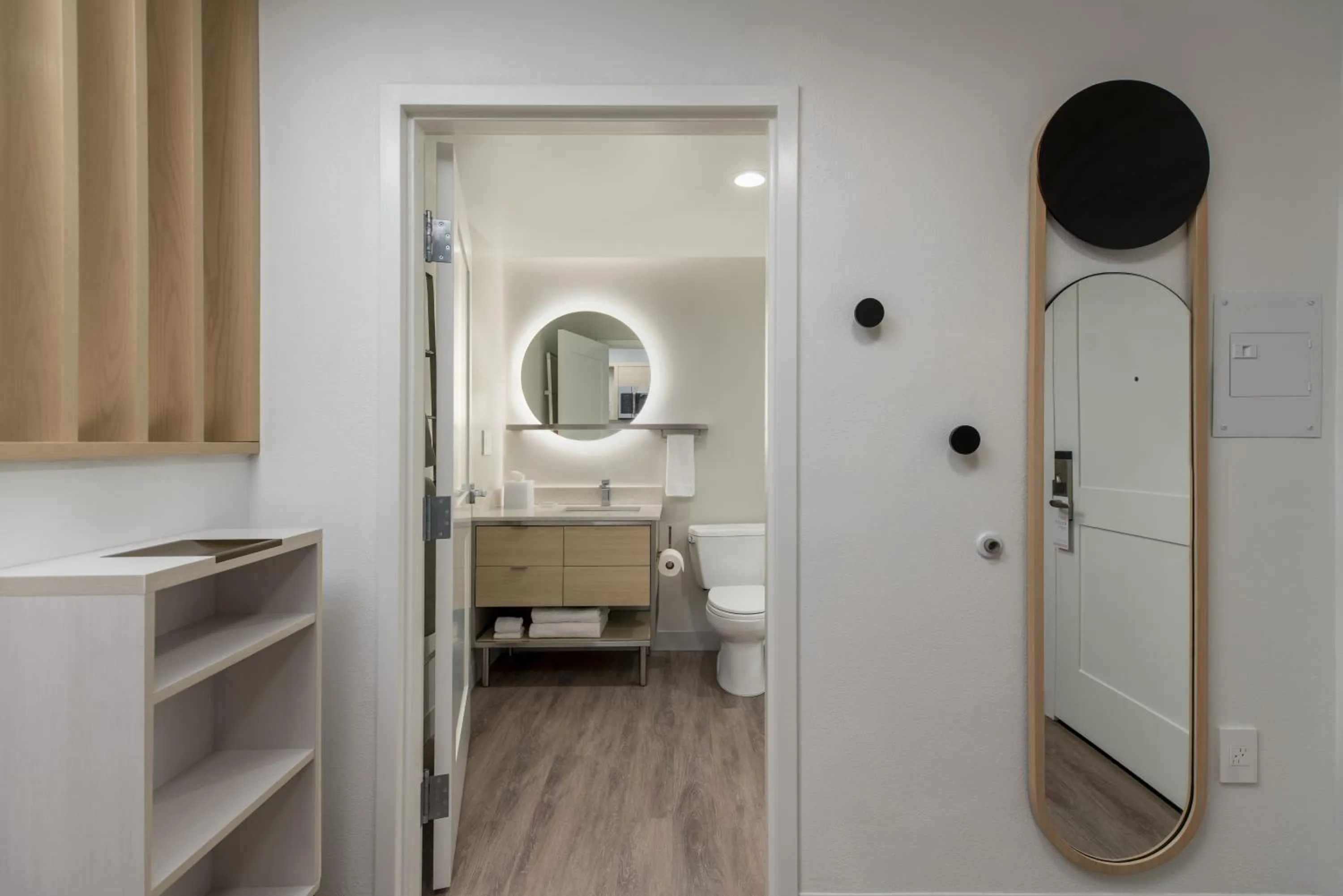 Bathroom, Bed in TownePlace Suites by Marriott Cincinnati Oakley