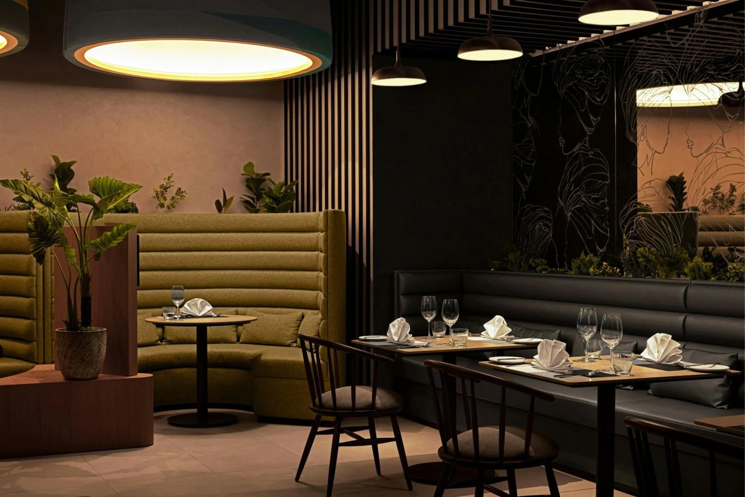 Restaurant/places to eat in Courtyard by Marriott Dakar Diamniadio