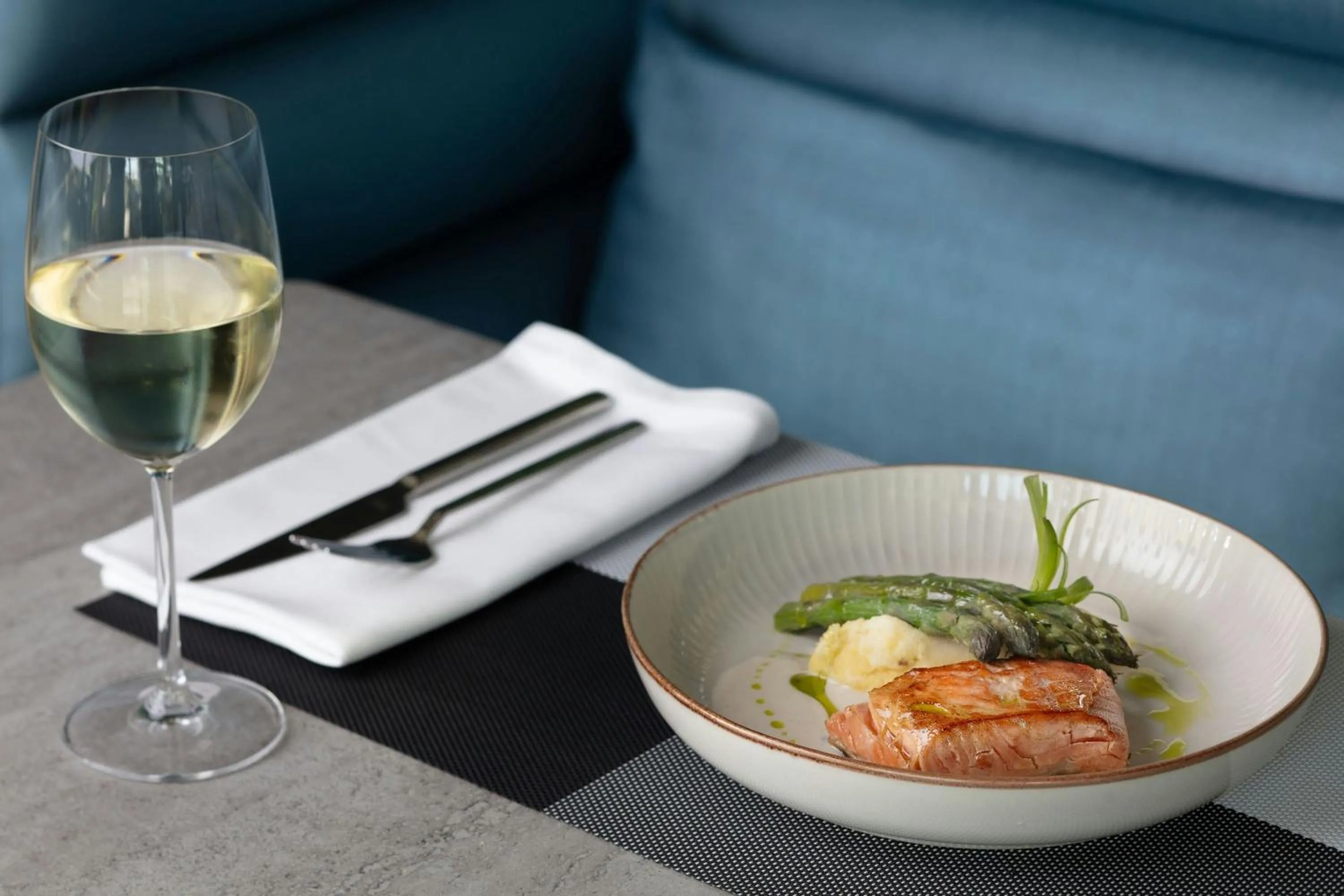 Restaurant/places to eat in Courtyard by Marriott Dakar Diamniadio