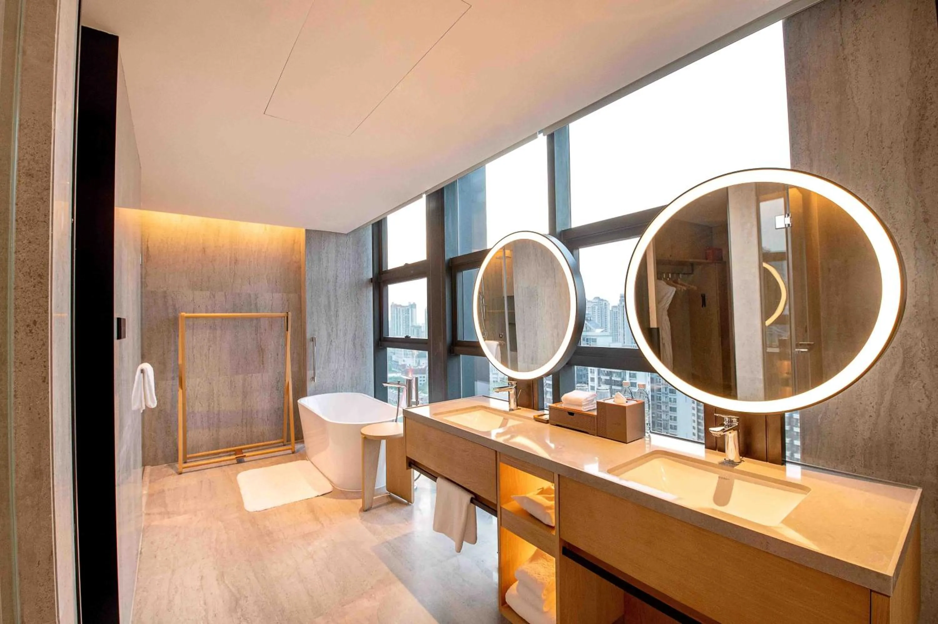 Bathroom in Courtyard by Marriott Nanning Wuxiang