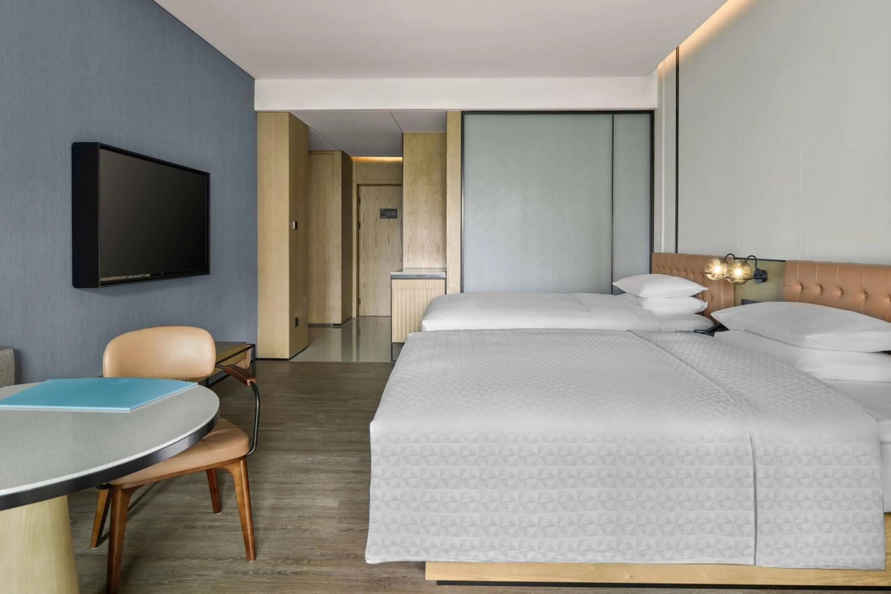 Photo of the whole room, Bed in Four Points by Sheraton Huzhou, Nanxun