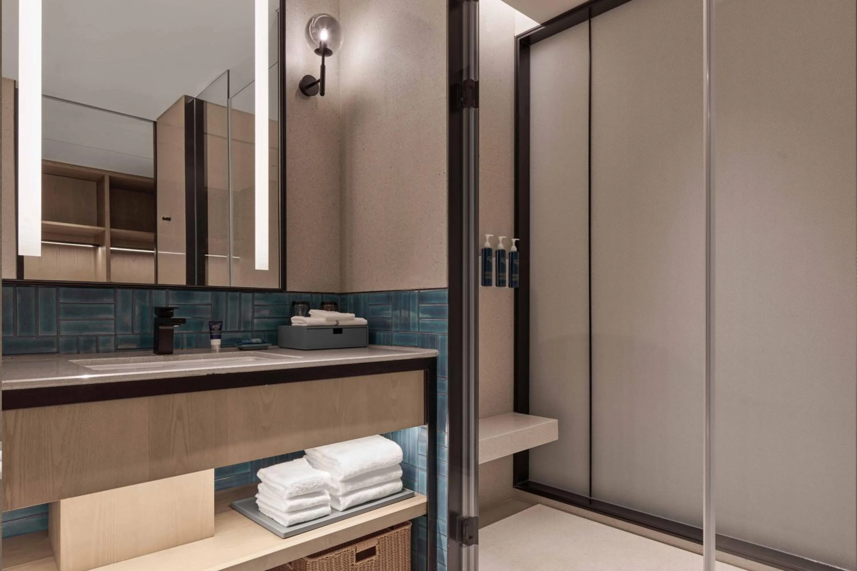 Bathroom in Four Points by Sheraton Huzhou, Nanxun