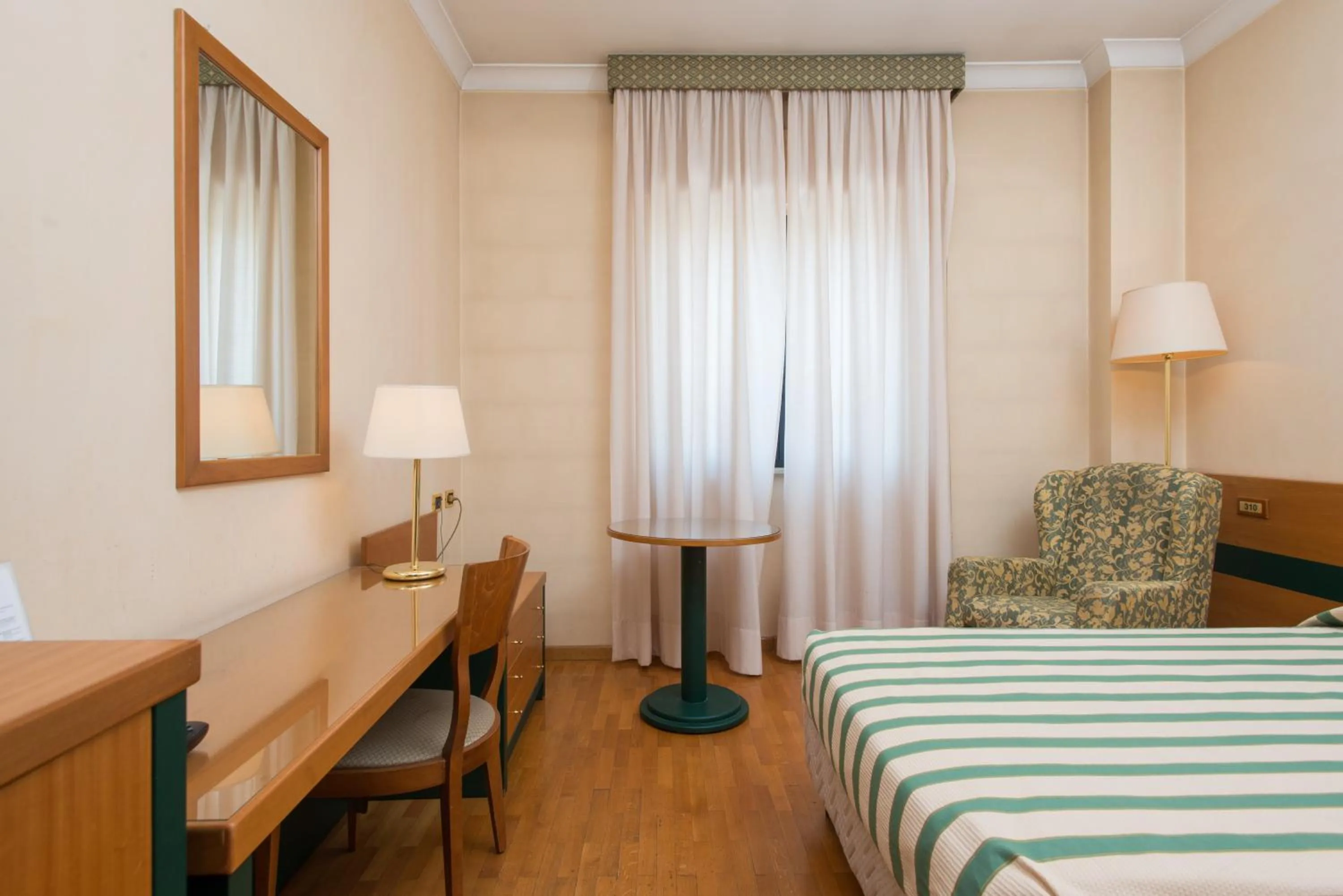 Bedroom, Bed in Hotel San Francesco