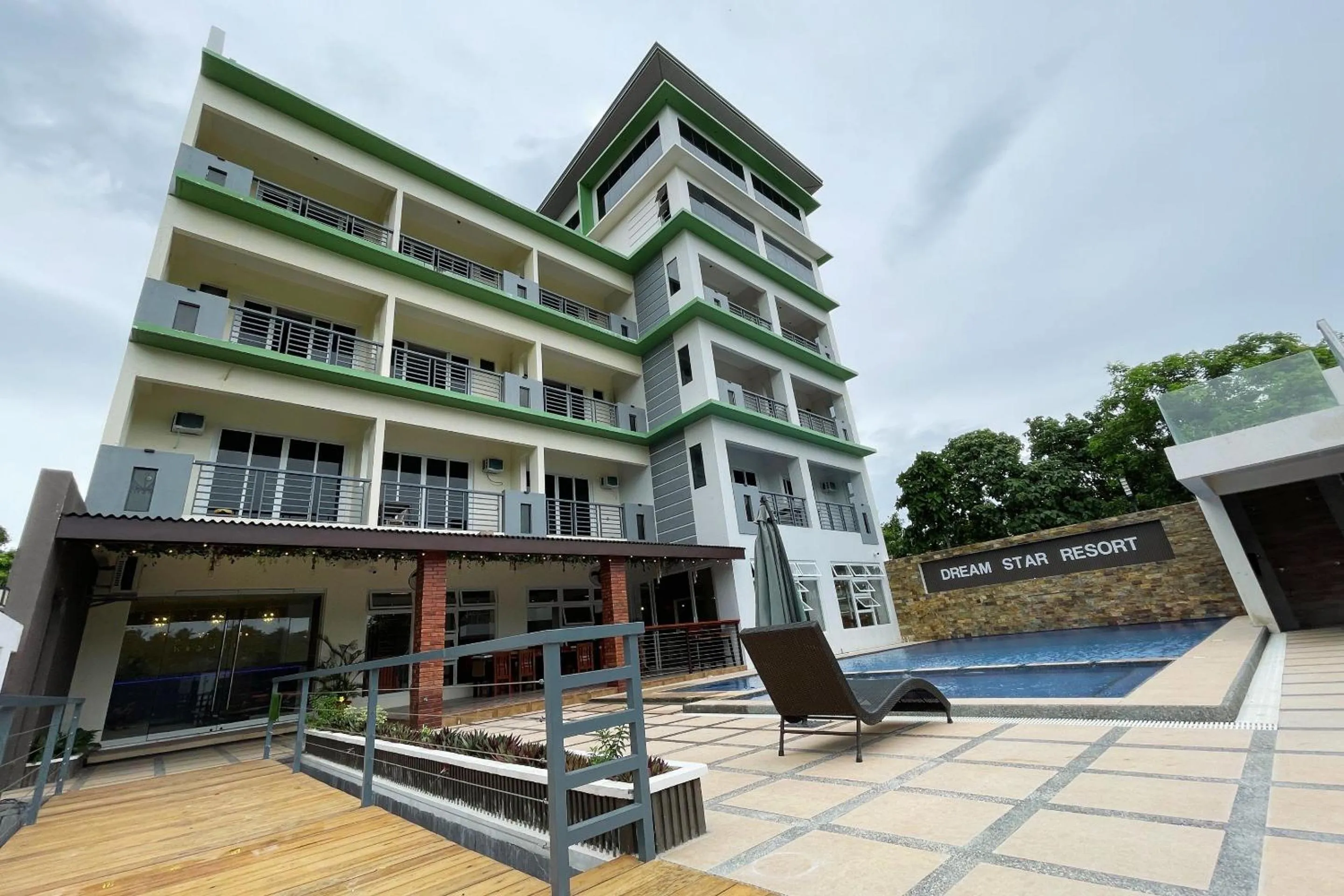 Property building in Dream'Star Resort Puerto Galera powered by Cocotel