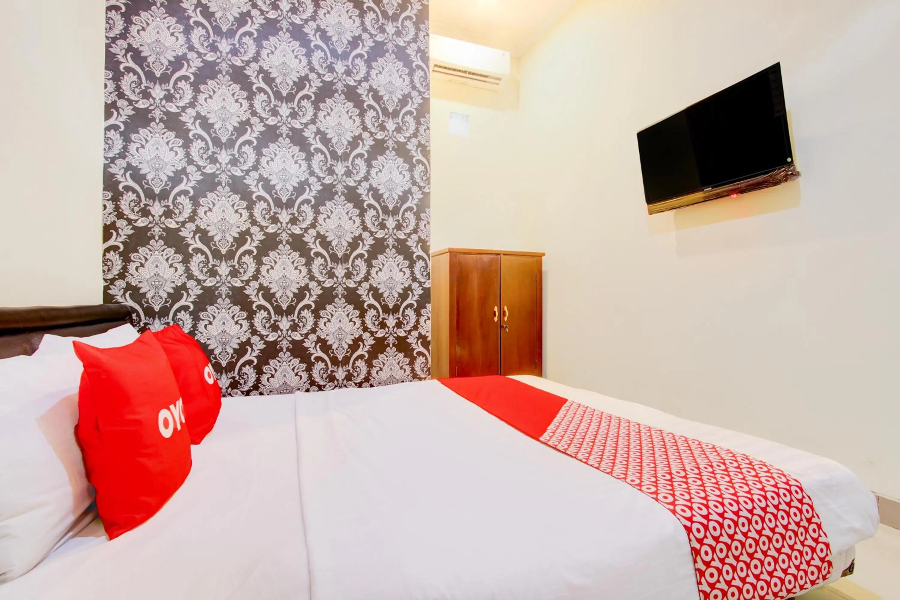 Photo of the whole room, Bed in Hotel O Sleman Near Bandara Adi Sutjipto Formerly Joglo Sorogenen