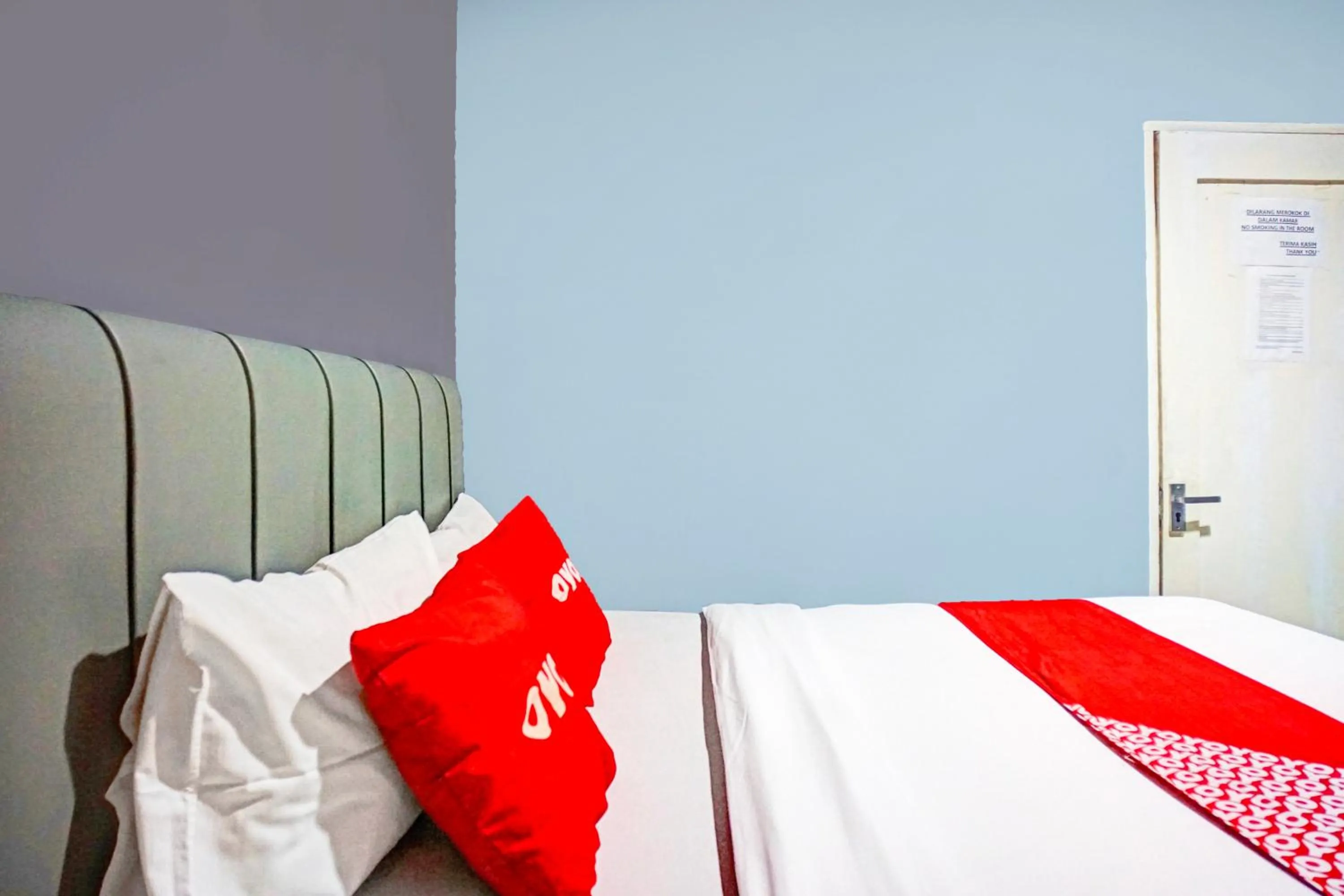 Bedroom, Bed in Hotel O Mandala Near Universitas Negeri Medan ( UNIMED )