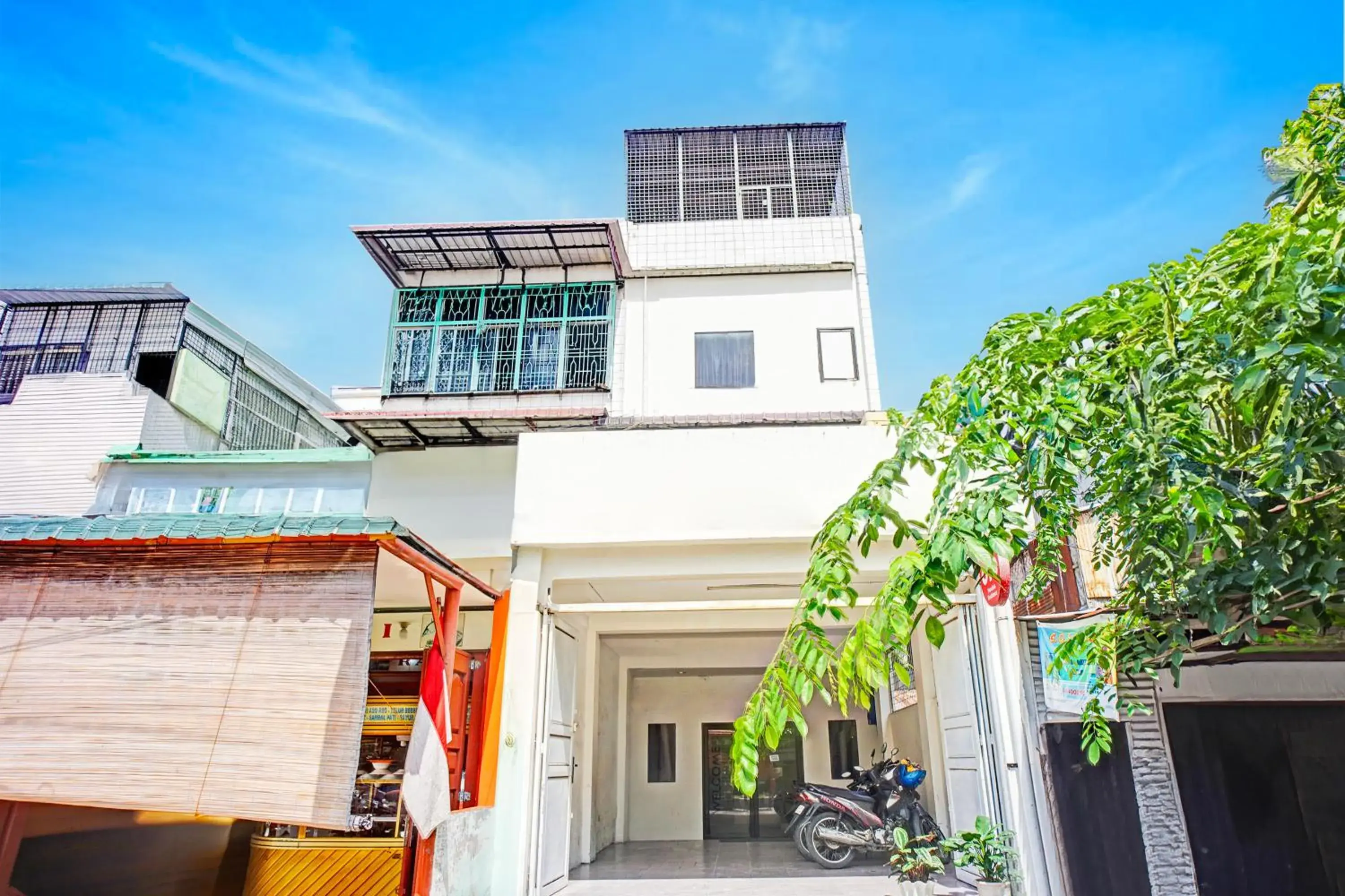 Hotel O Mandala Near Universitas Negeri Medan ( UNIMED ) Hotel O Mandala Near Universitas Negeri Medan ( UNIMED )