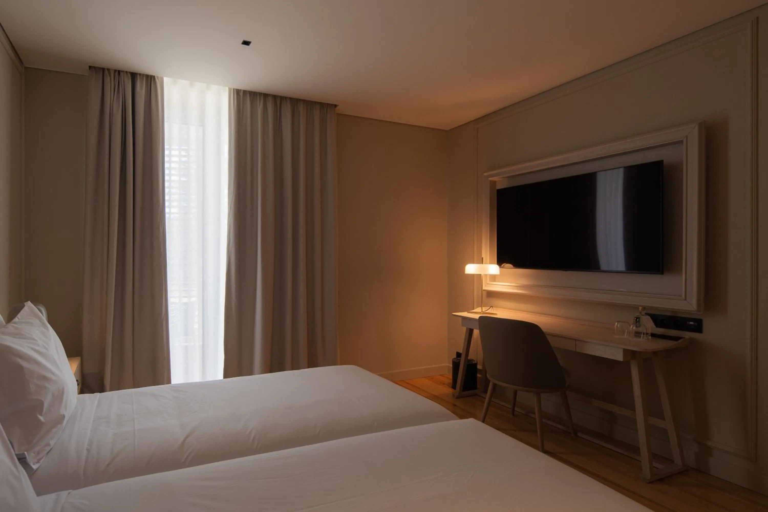 Bedroom, Bed in Mercure Ponta Delgada Azores