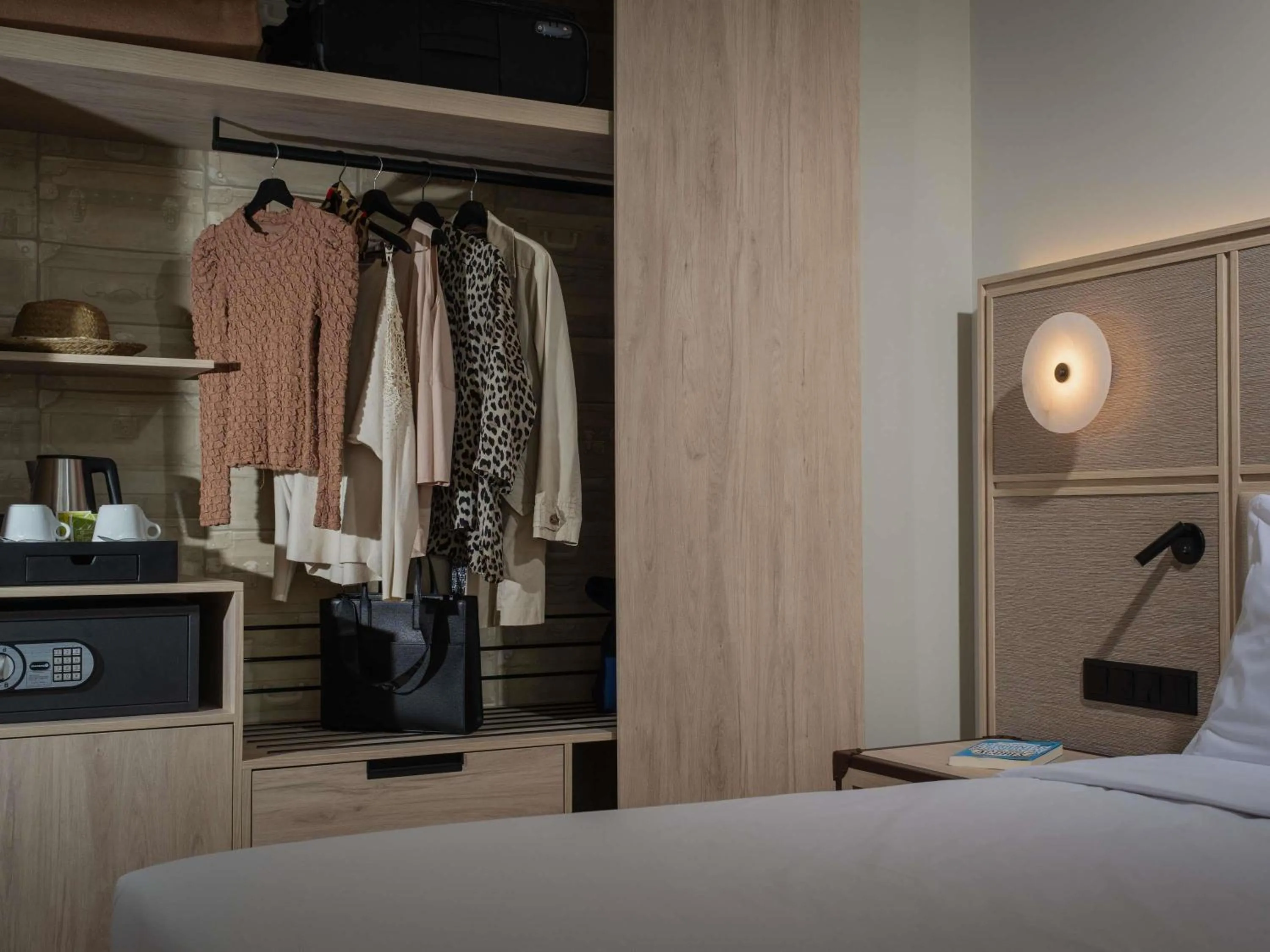 Bedroom, Bed in Mercure Ponta Delgada Azores