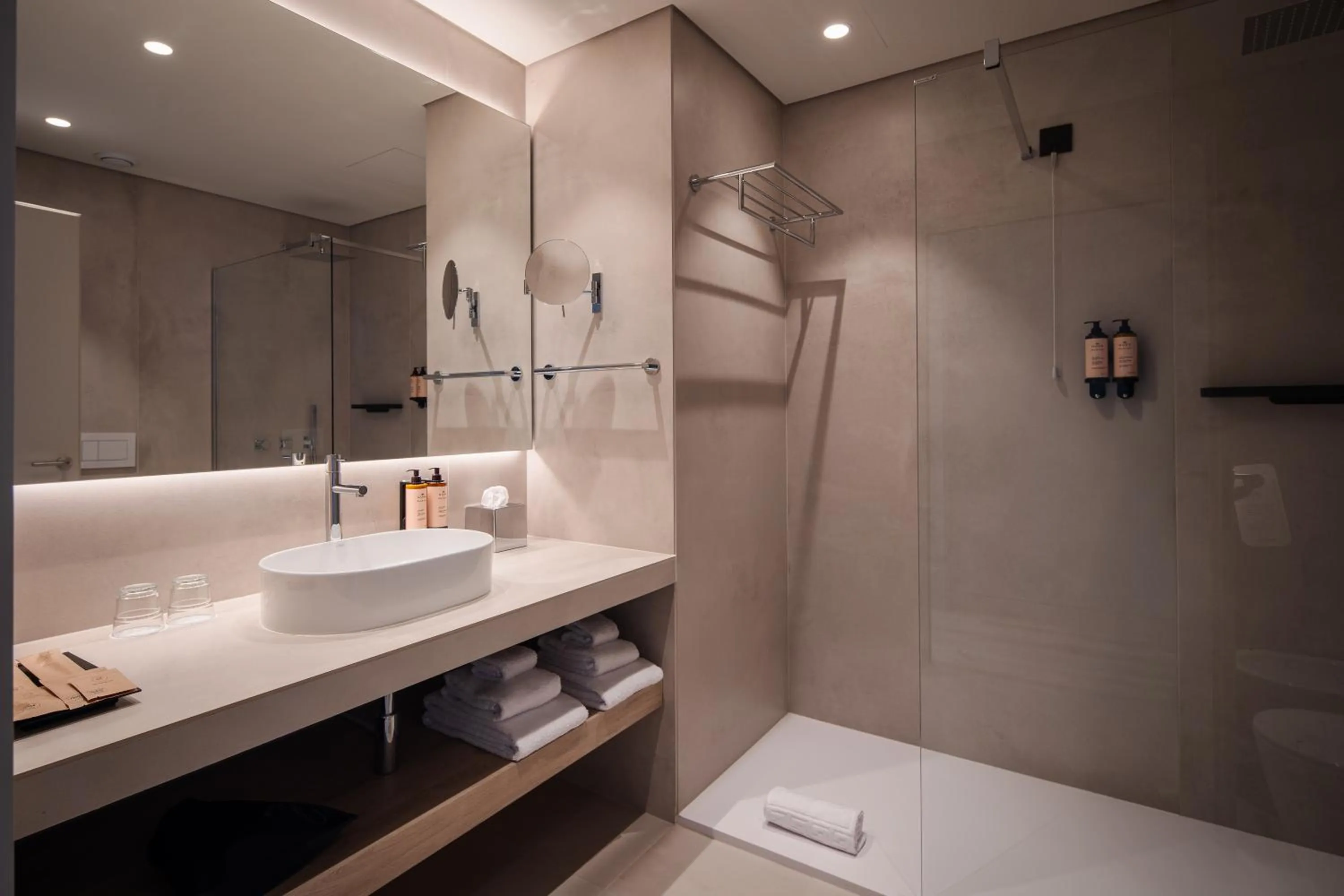 Toilet in Mercure Ponta Delgada Azores