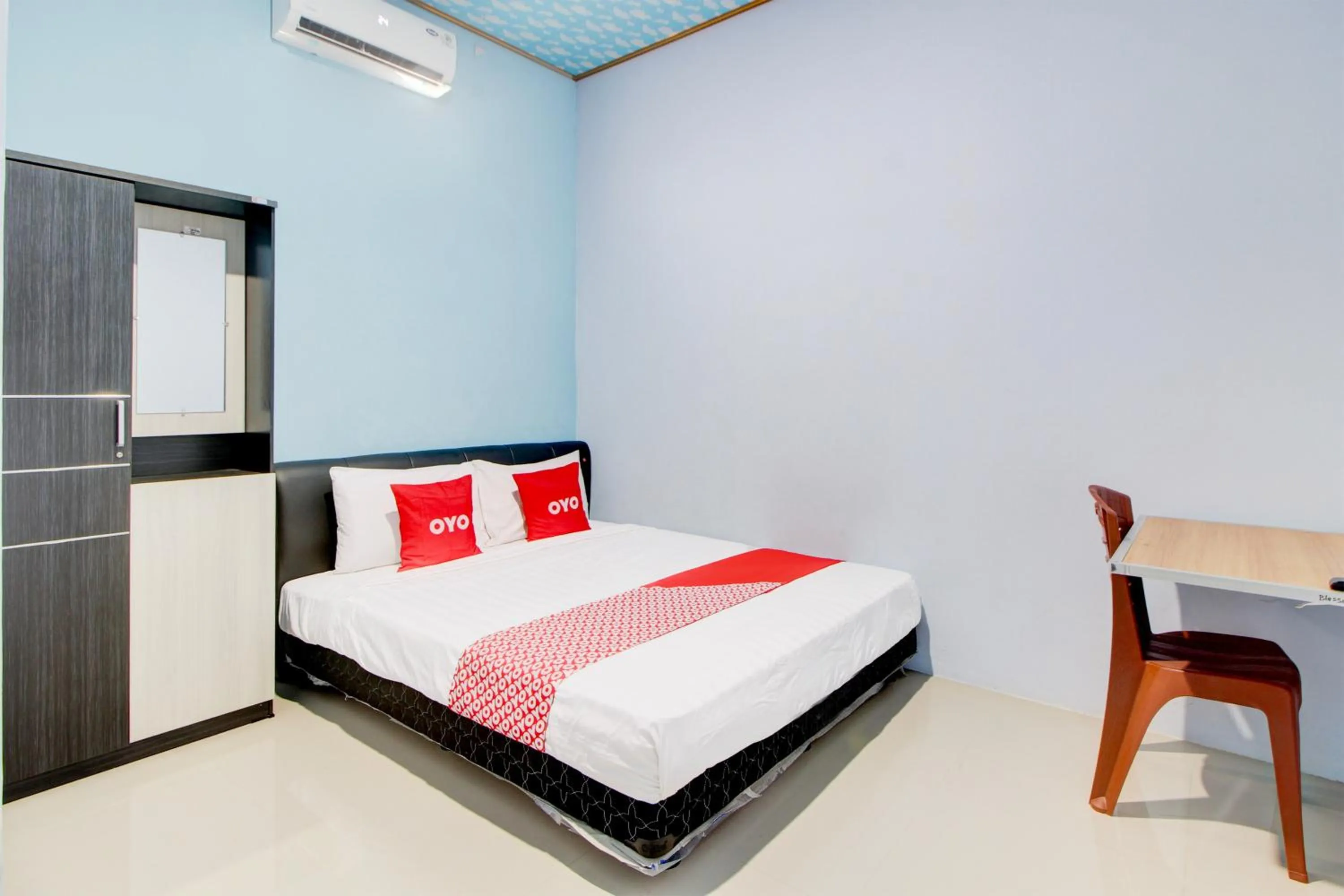 Bedroom, Bed in Hotel O Alun-Alun Purwokerto Near Gor Satria Purwokerto Formerly Guest House Blessing