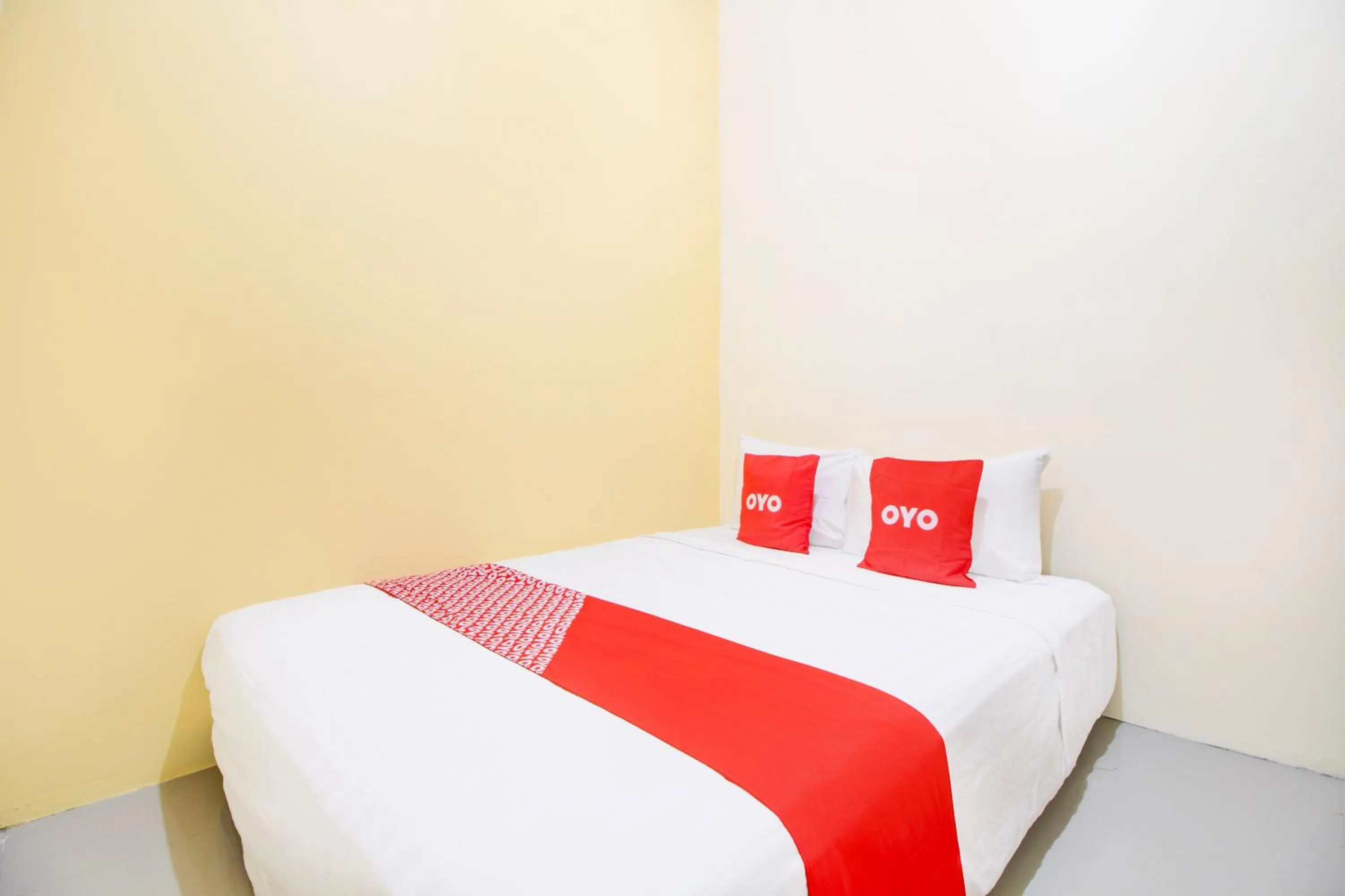 Bedroom, Bed in Hotel O Alun-Alun Purwokerto Near Gor Satria Purwokerto Formerly Guest House Blessing