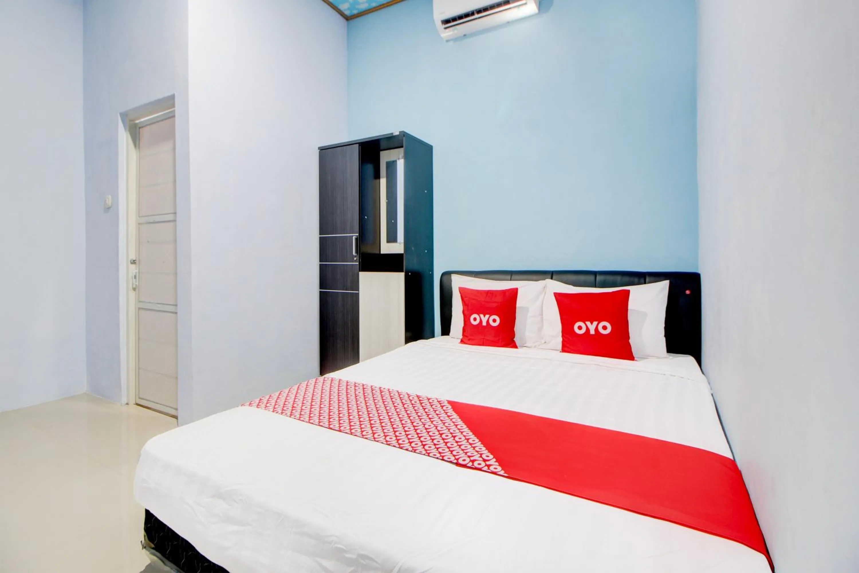 Bedroom, Bed in Hotel O Alun-Alun Purwokerto Near Gor Satria Purwokerto Formerly Guest House Blessing
