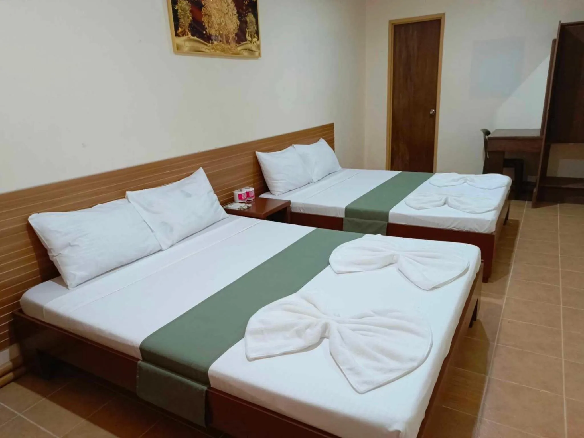 Bed in Mendelluke Suites