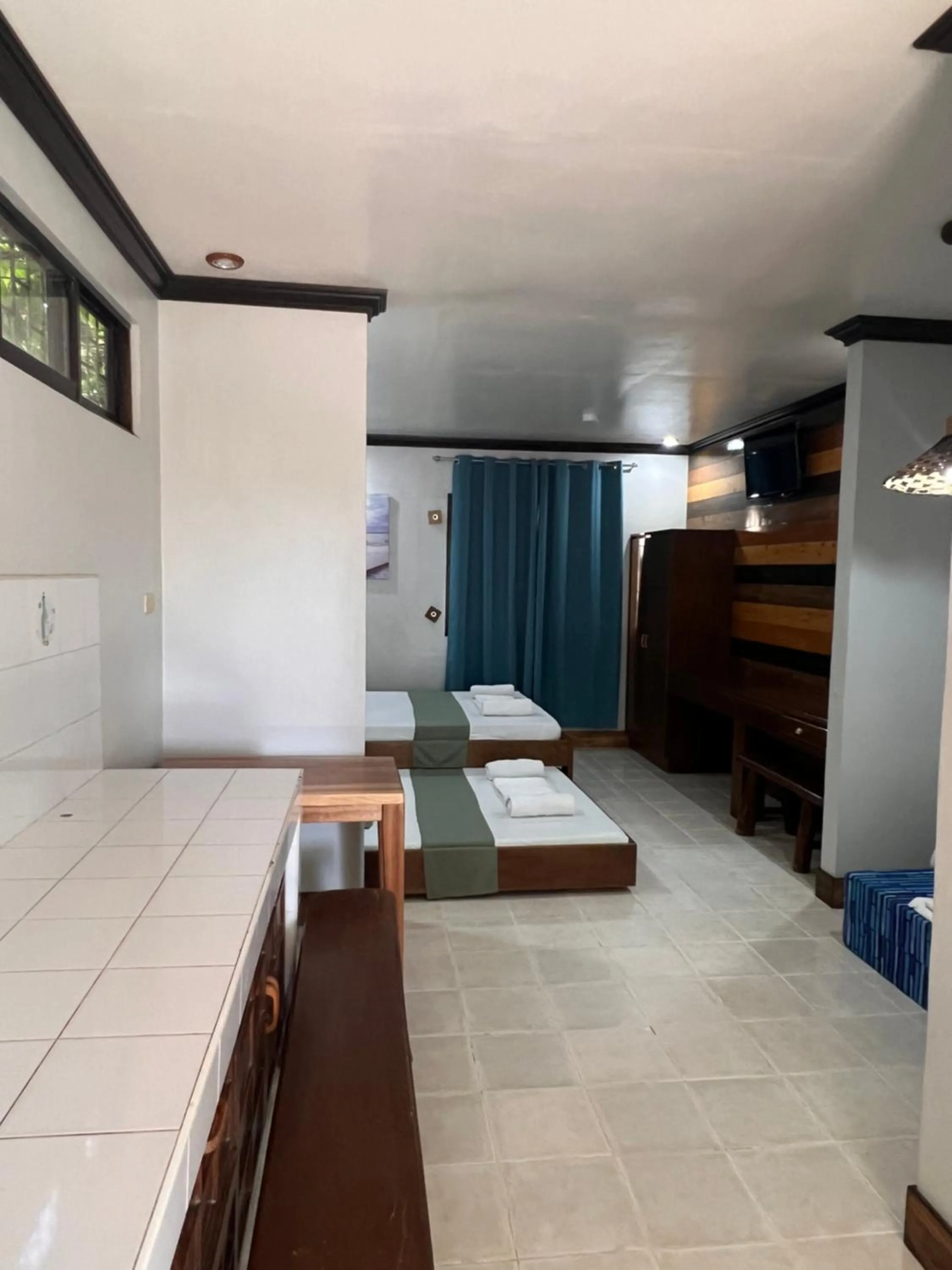 Family Room with Balcony in Mendelluke Suites