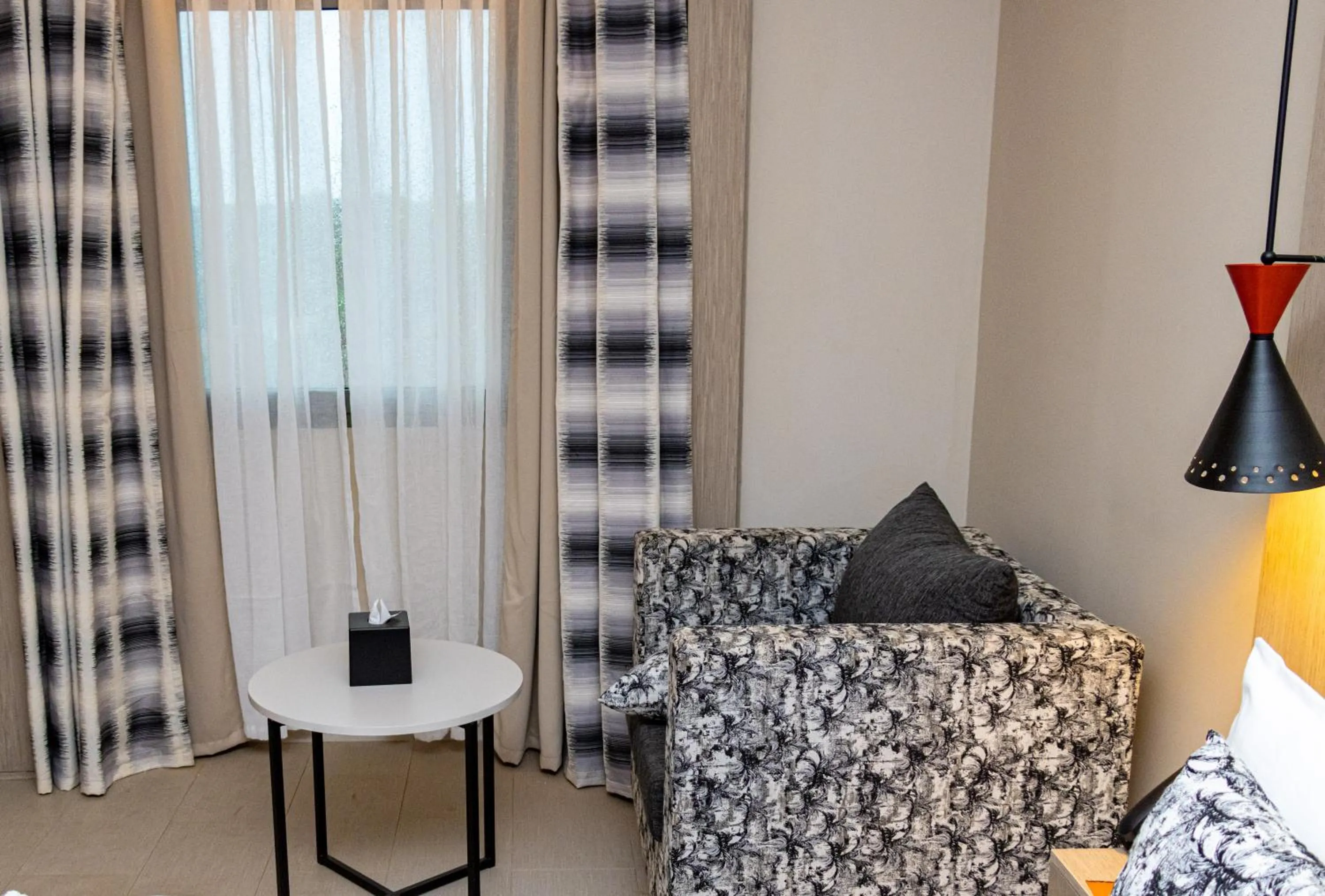 Seating area in Azalaï Hôtel Ouagadougou