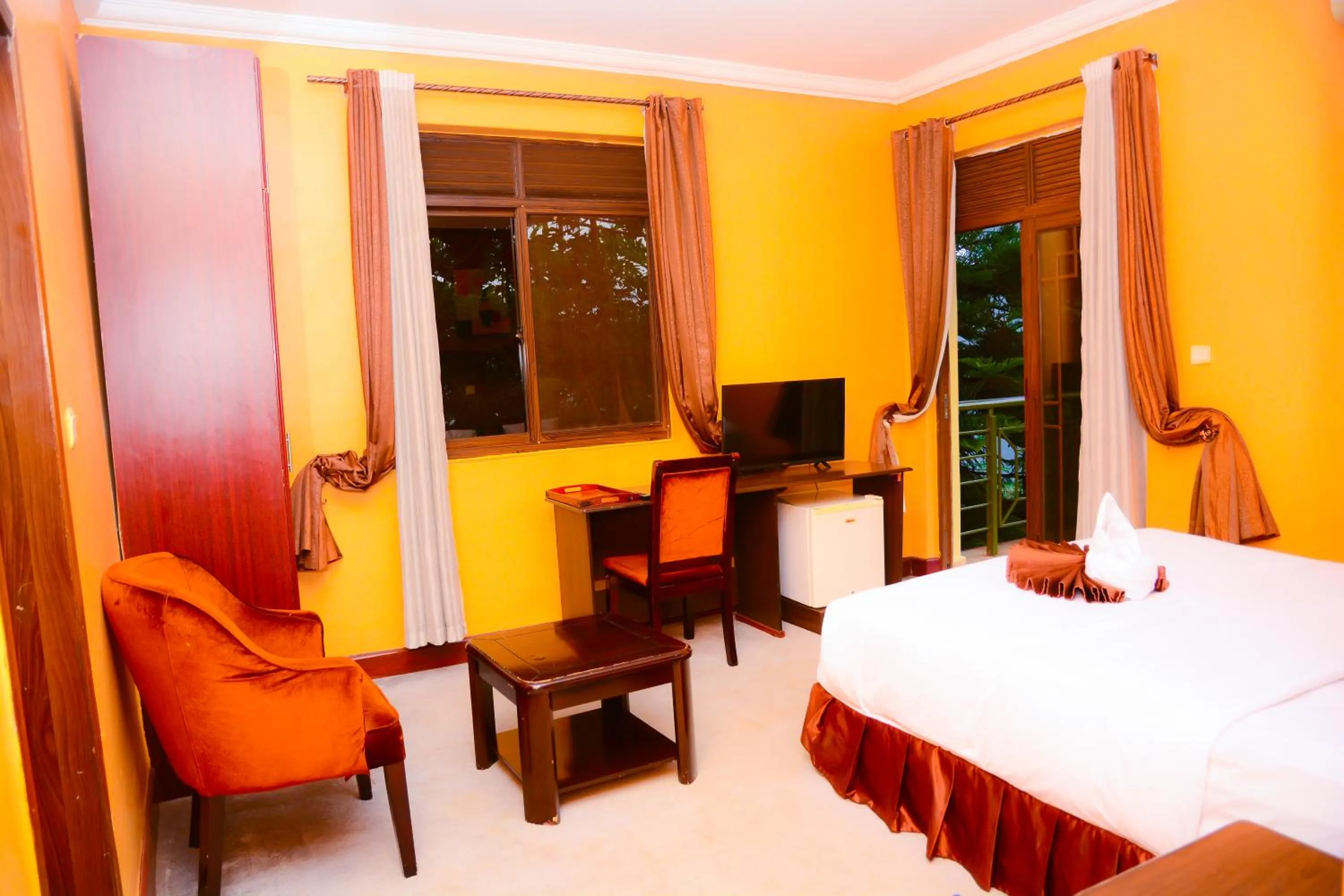 Bed in The Country Inn Hotel