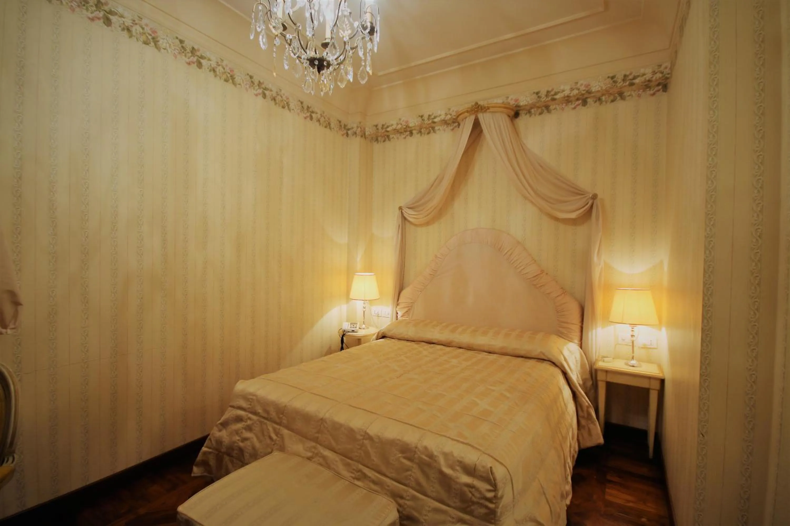 Bed in Albergo Tre Pozzi