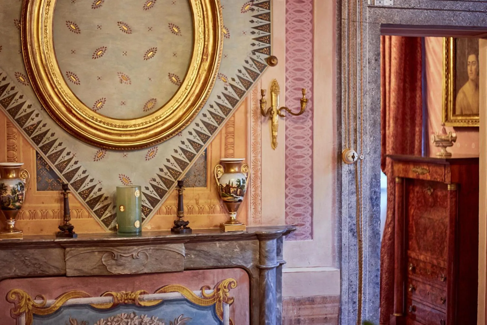 Decorative detail in Palazzo Nobile di San Donato - Historic Experience