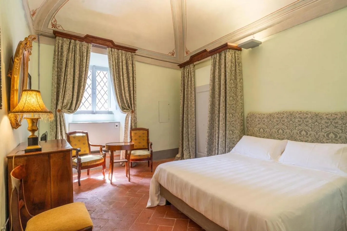 Bed in Palazzo Nobile di San Donato - Historic Experience