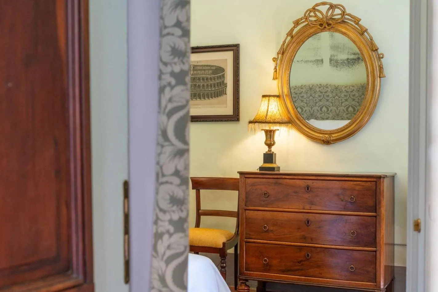 Decorative detail in Palazzo Nobile di San Donato - Historic Experience