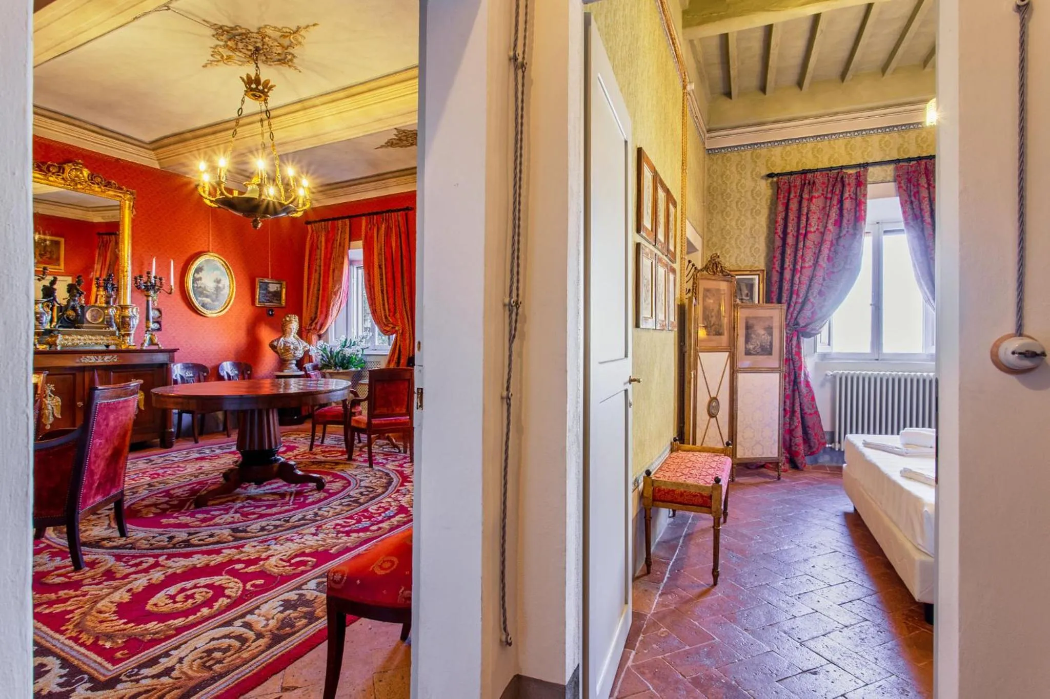 Bed in Palazzo Nobile di San Donato - Historic Experience