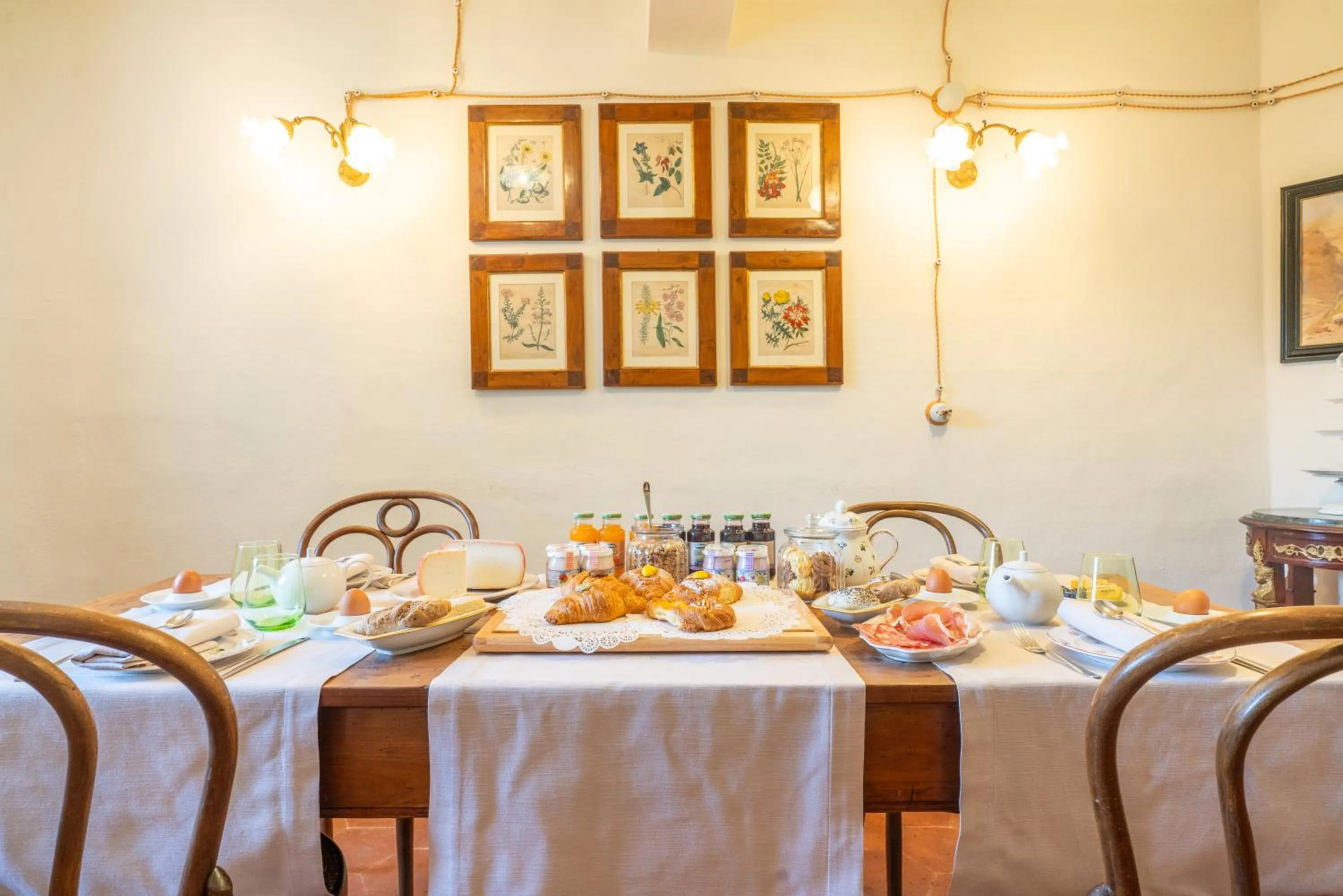 Breakfast in Palazzo Nobile di San Donato - Historic Experience