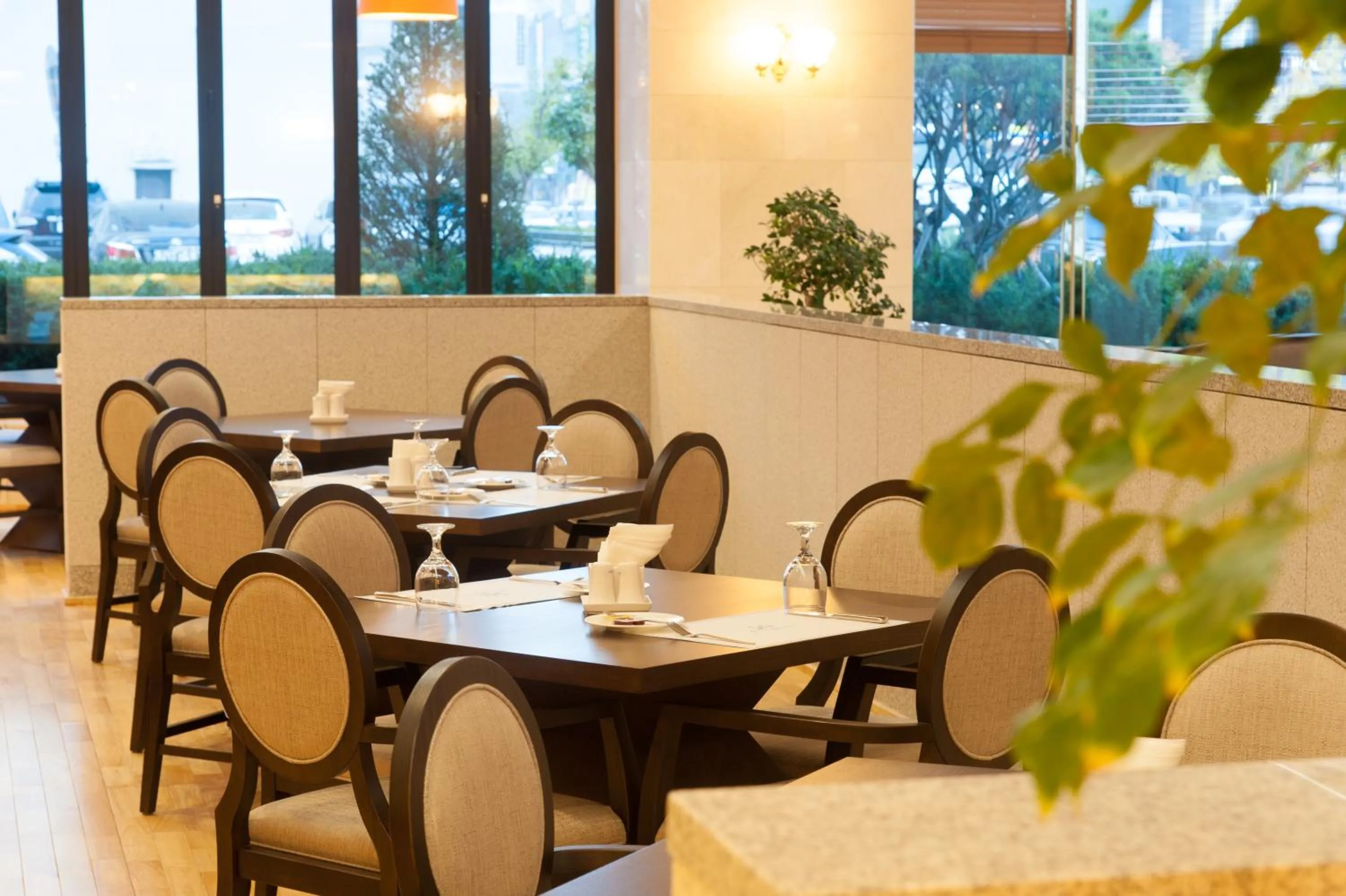 Restaurant/places to eat in Fontana Beach Hotel