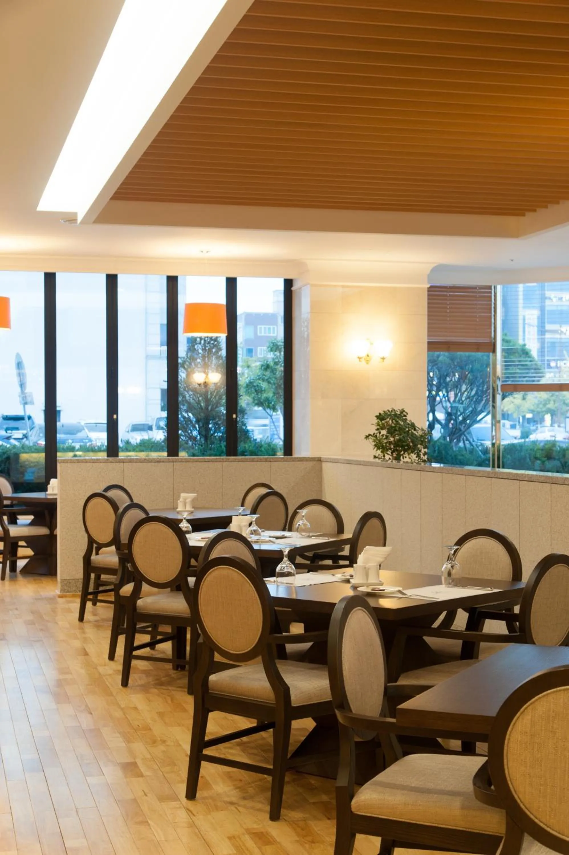 Restaurant/places to eat in Fontana Beach Hotel