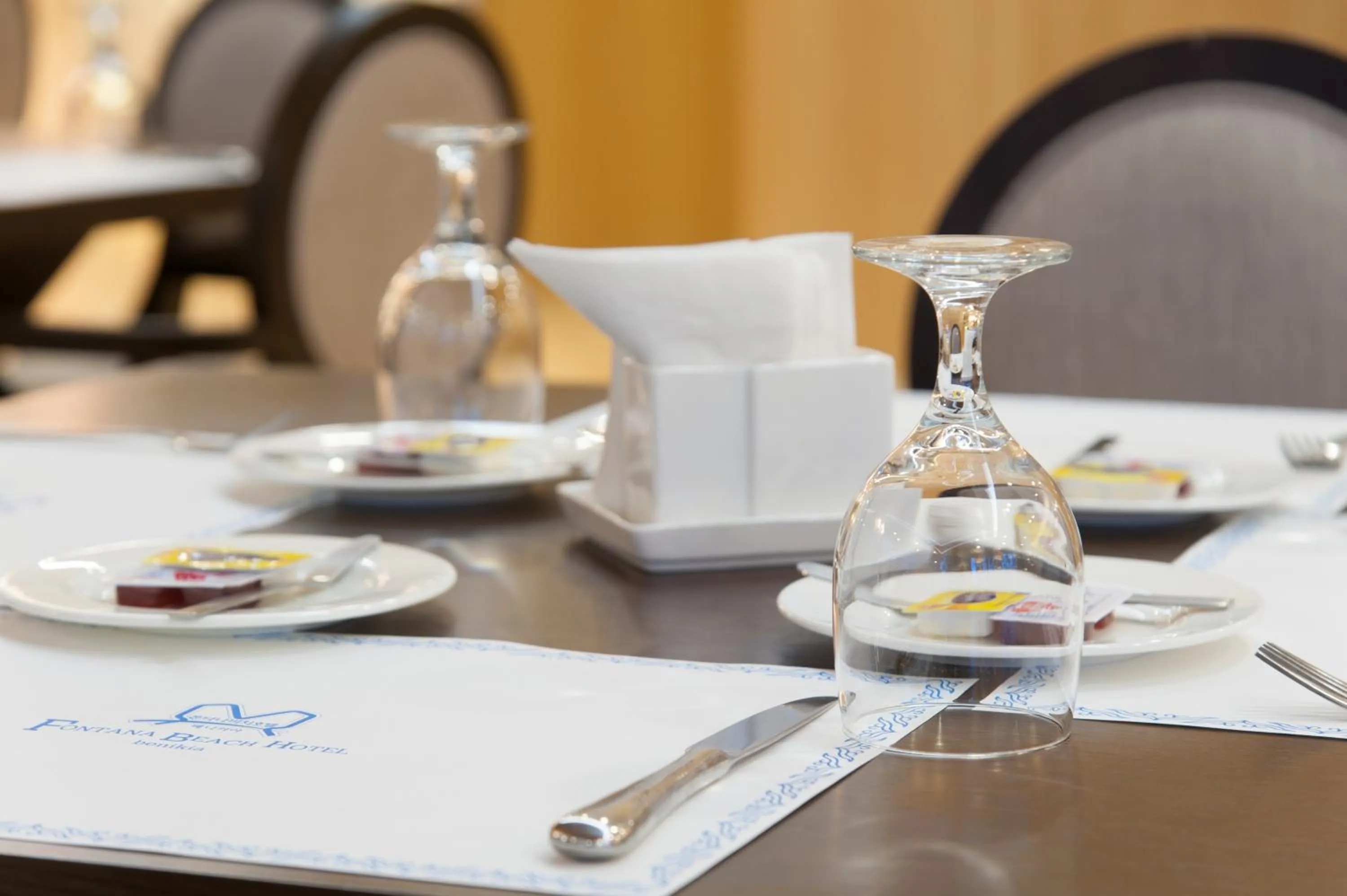 Restaurant/places to eat in Fontana Beach Hotel