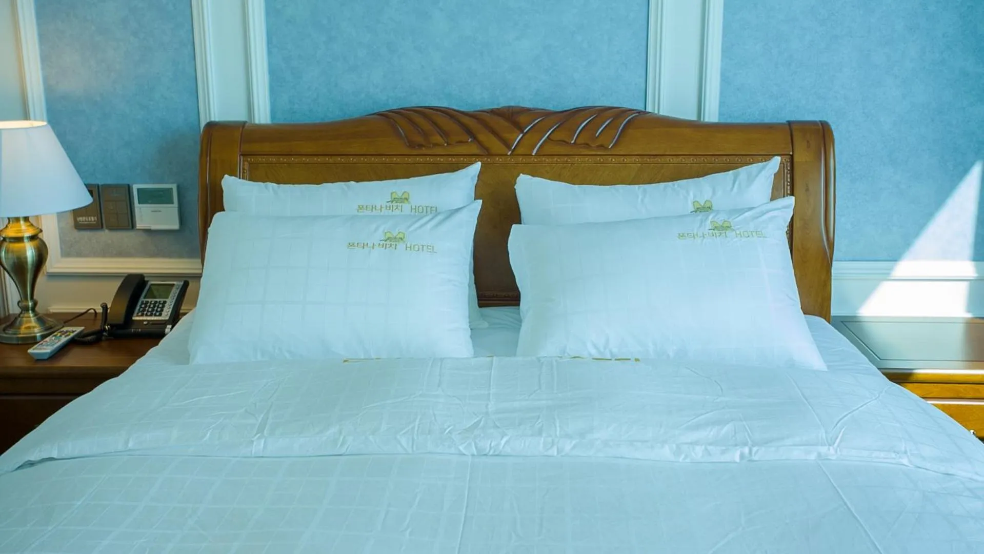 Photo of the whole room, Bed in Fontana Beach Hotel