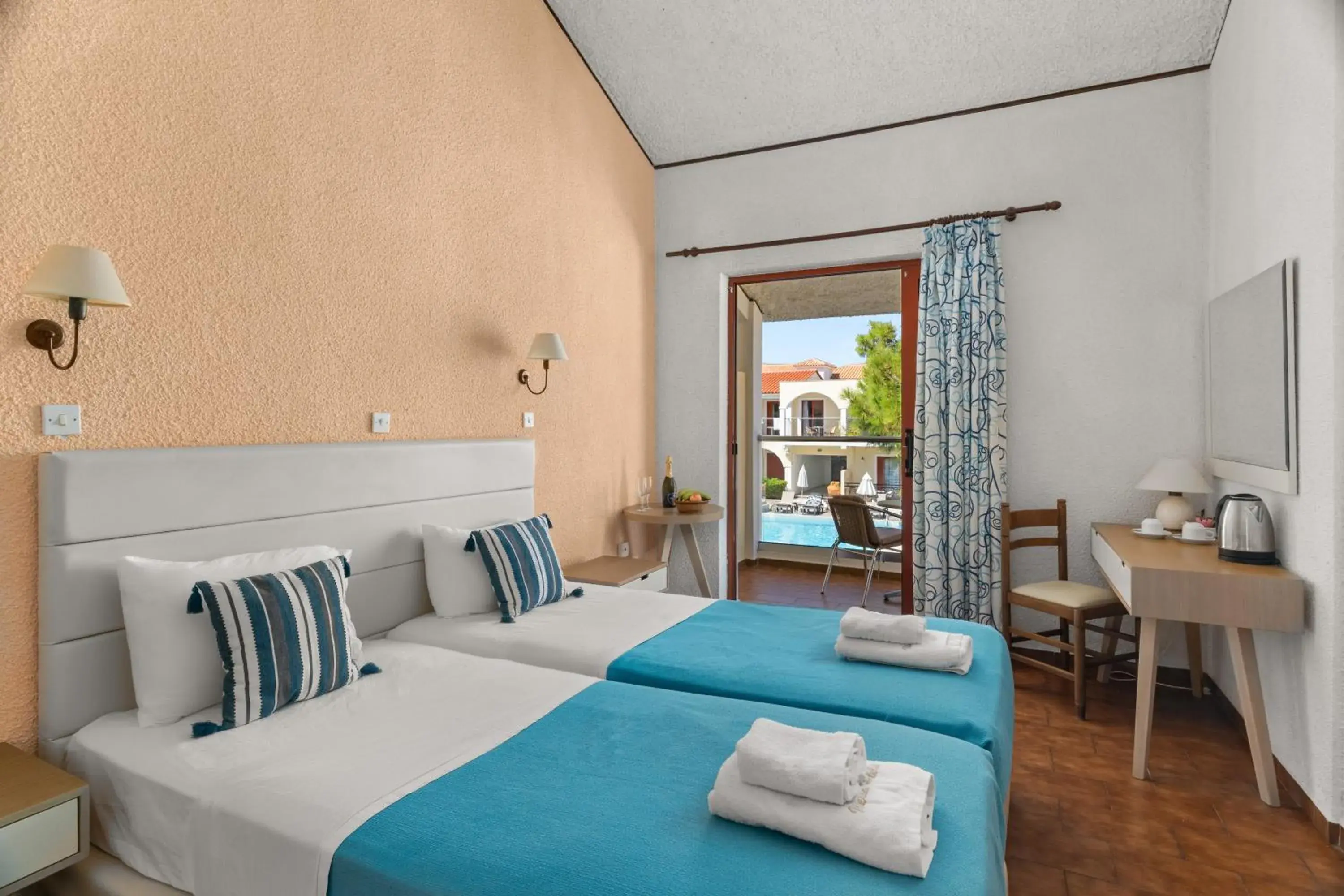 Double or Twin Room with Pool View in Iliessa Beach Hotel Double or Twin Room with Pool View in Iliessa Beach Hotel