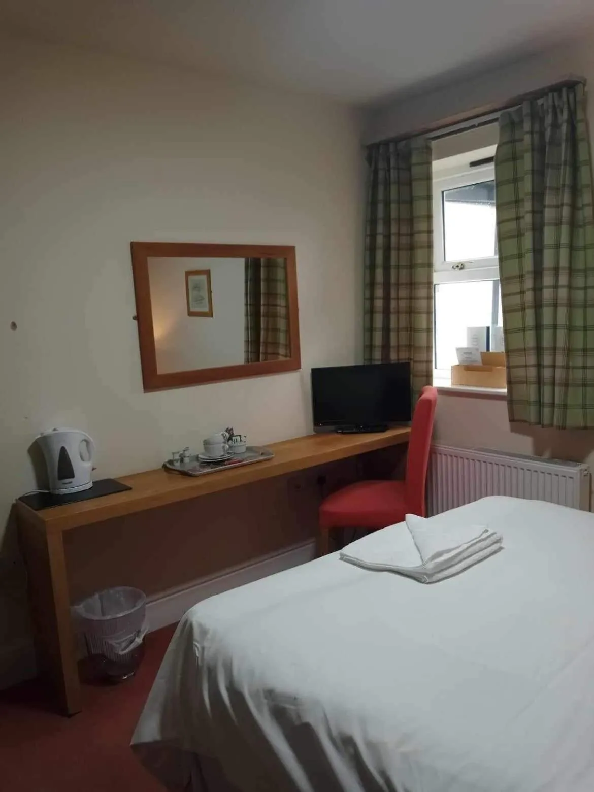 Bedroom, Bed in The Bridge Hotel