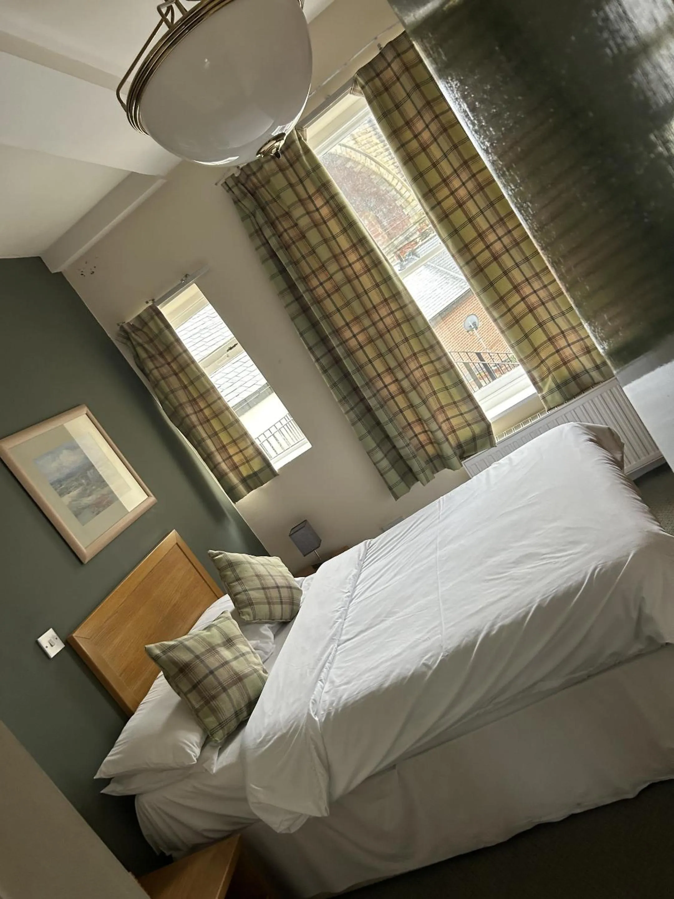 Bedroom, Bed in The Bridge Hotel