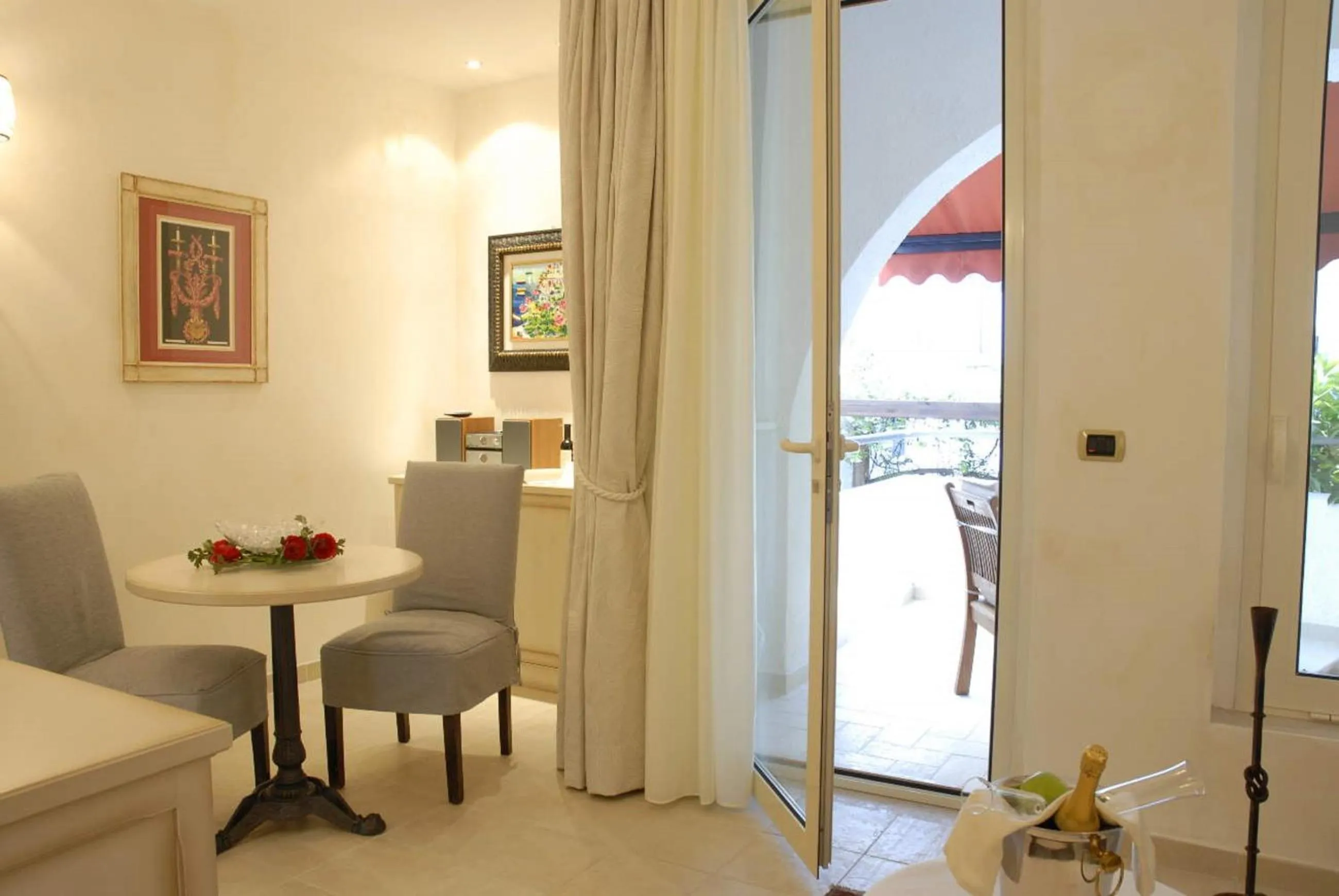 Photo of the whole room in AH Premium Baia dei Faraglioni