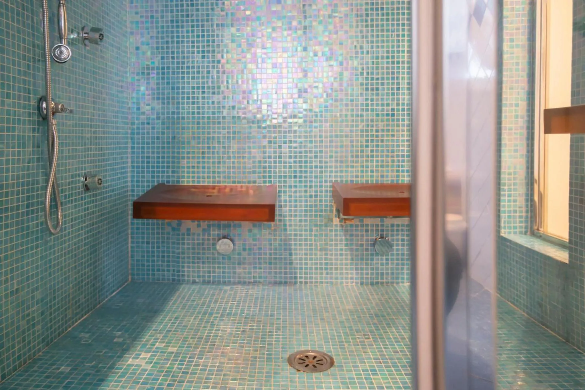 Shower in AH Premium Baia dei Faraglioni