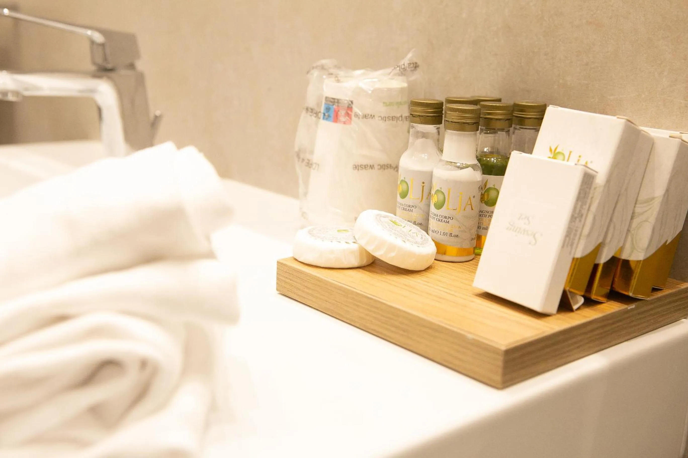 Bed in Apulia Hotel Baia dei Faraglioni Resort