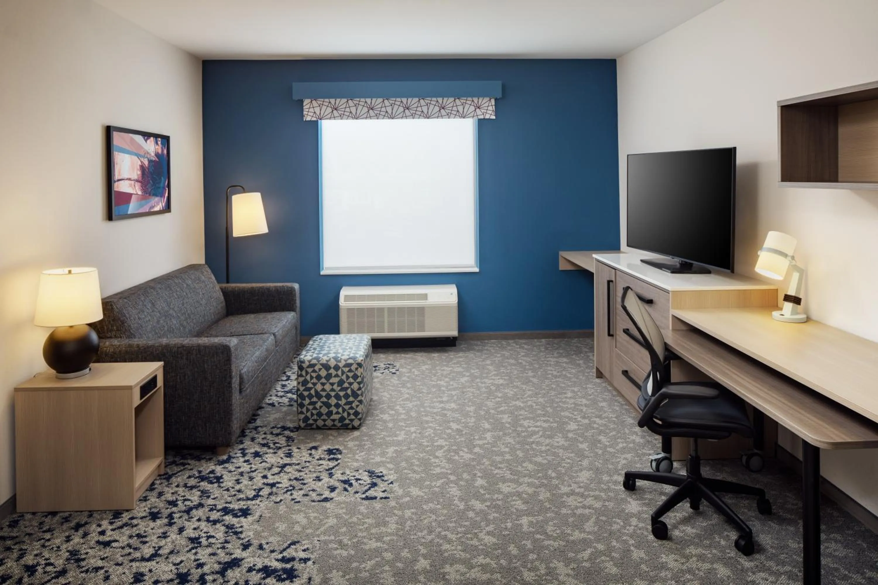 Bed in Home2 Suites By Hilton Memphis Downtown