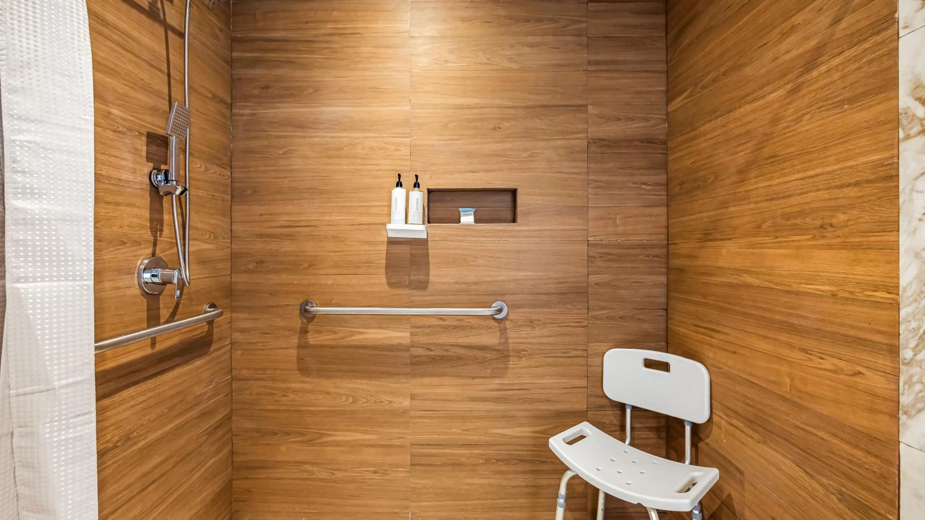 Shower in Hampton By Hilton Queretaro Juriquilla