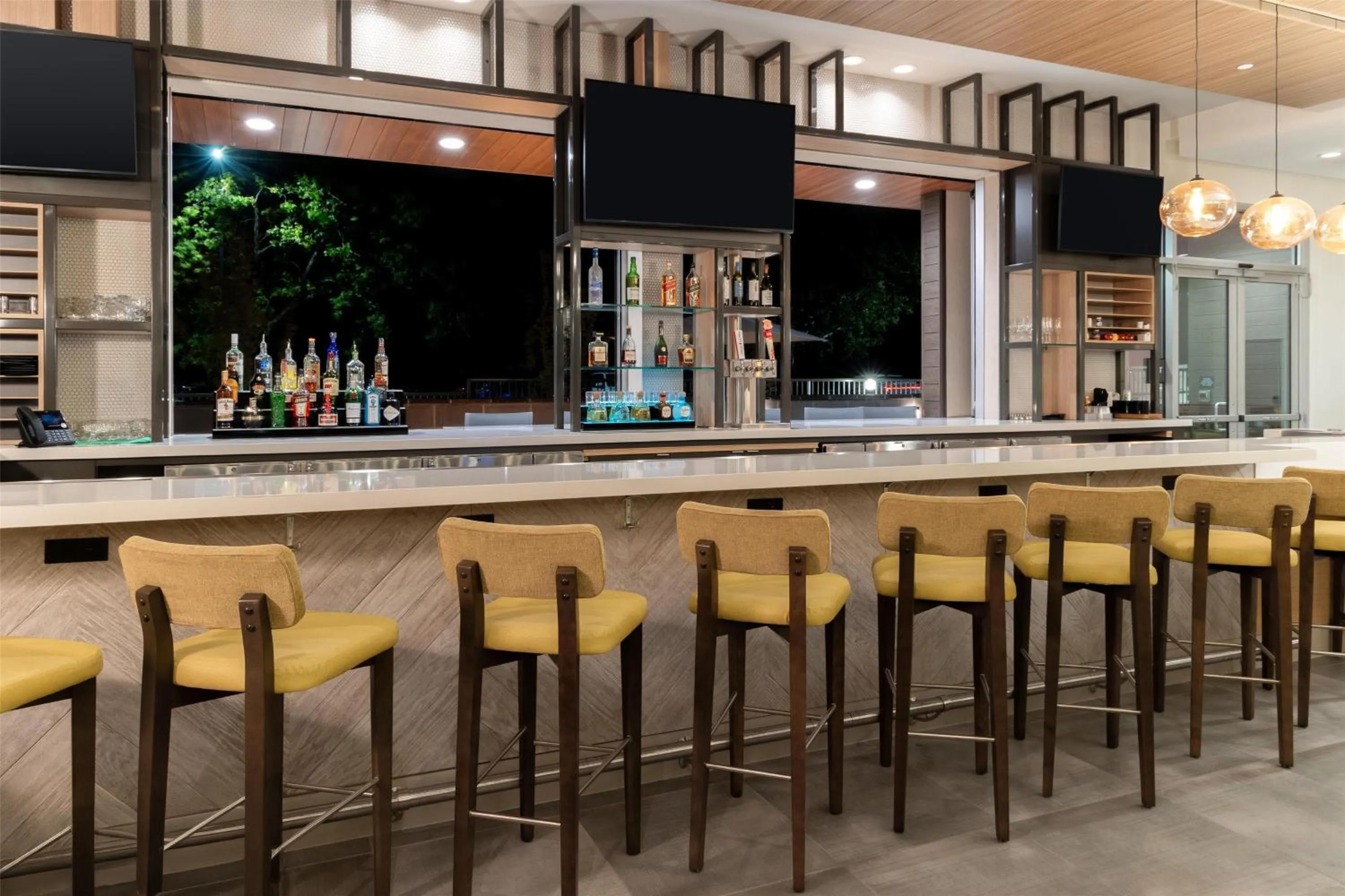 Lounge or bar in Hilton Garden Inn Walnut Creek