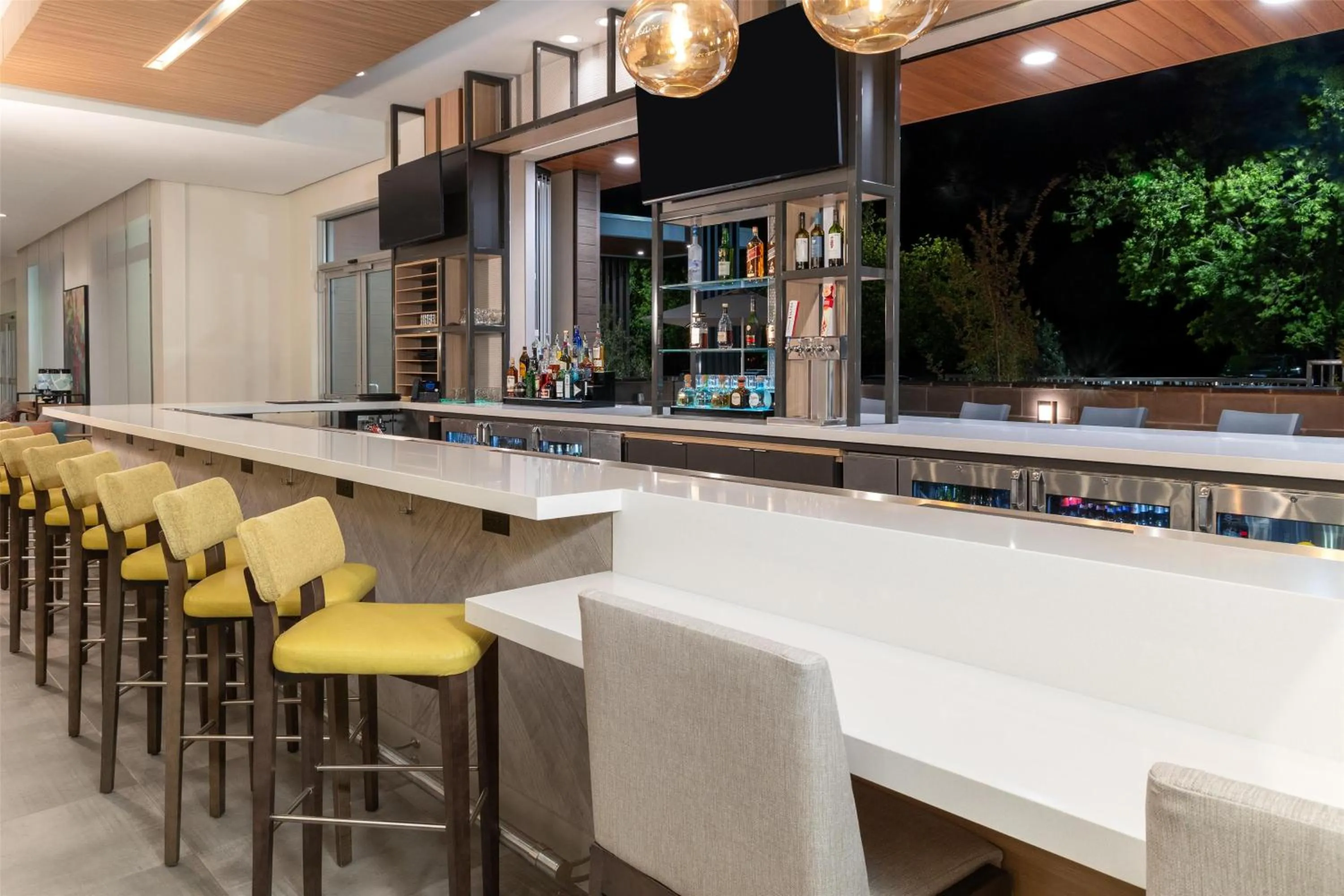 Lounge or bar in Hilton Garden Inn Walnut Creek