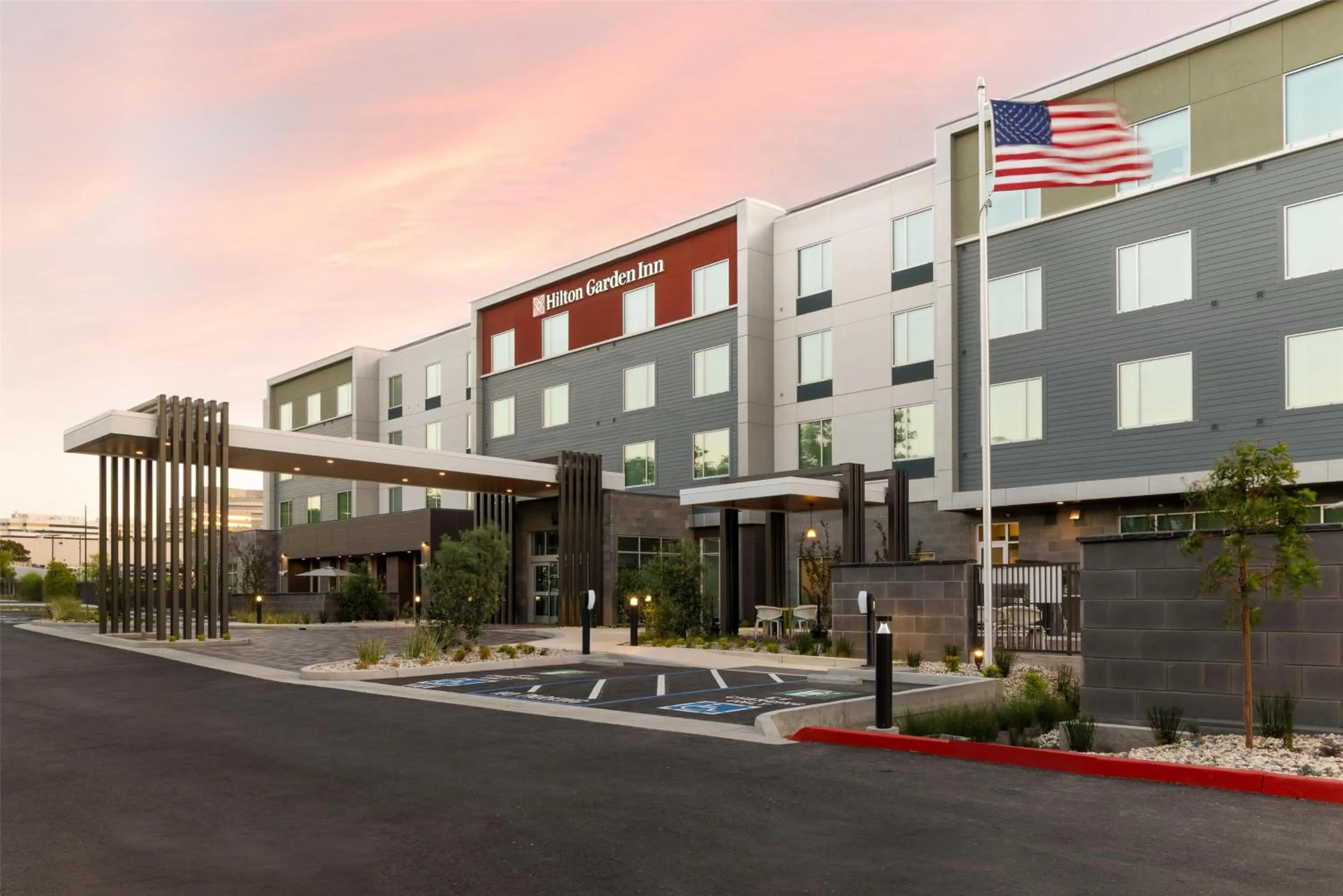 Property building in Hilton Garden Inn Walnut Creek