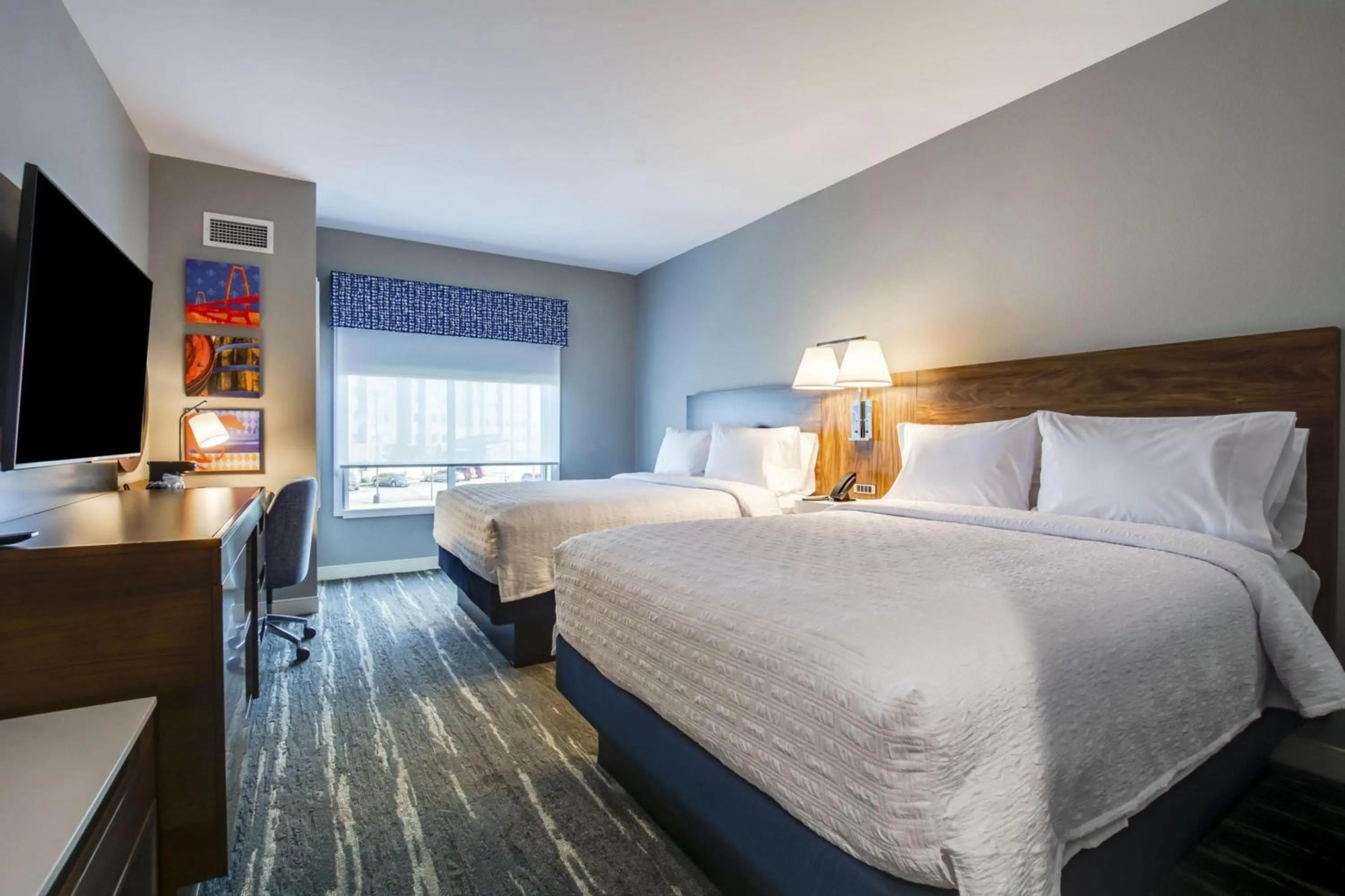 Bed in Hampton Inn & Suites By Hilton Louisville East Oxmoor